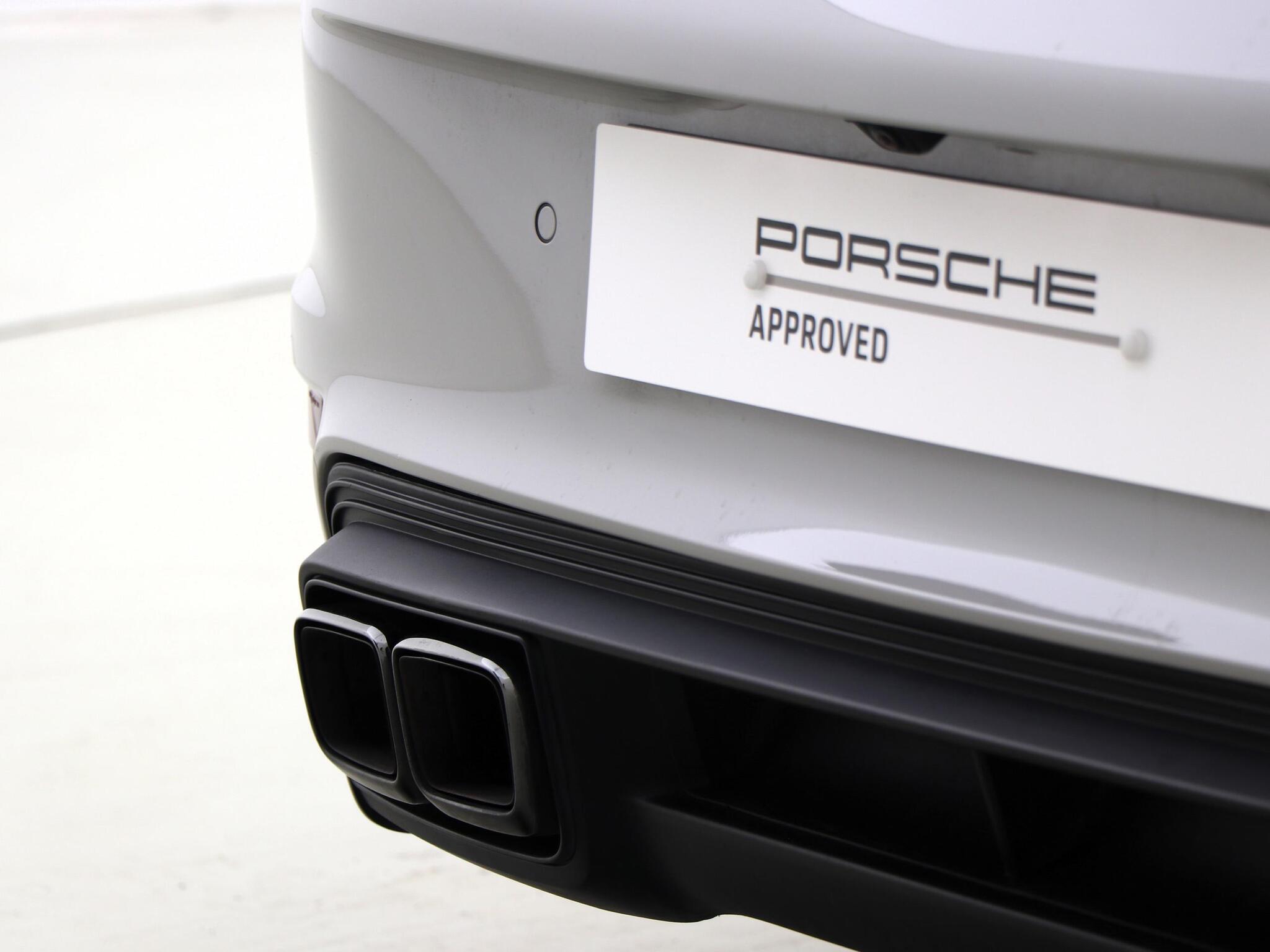 Porsche 911 view 24
