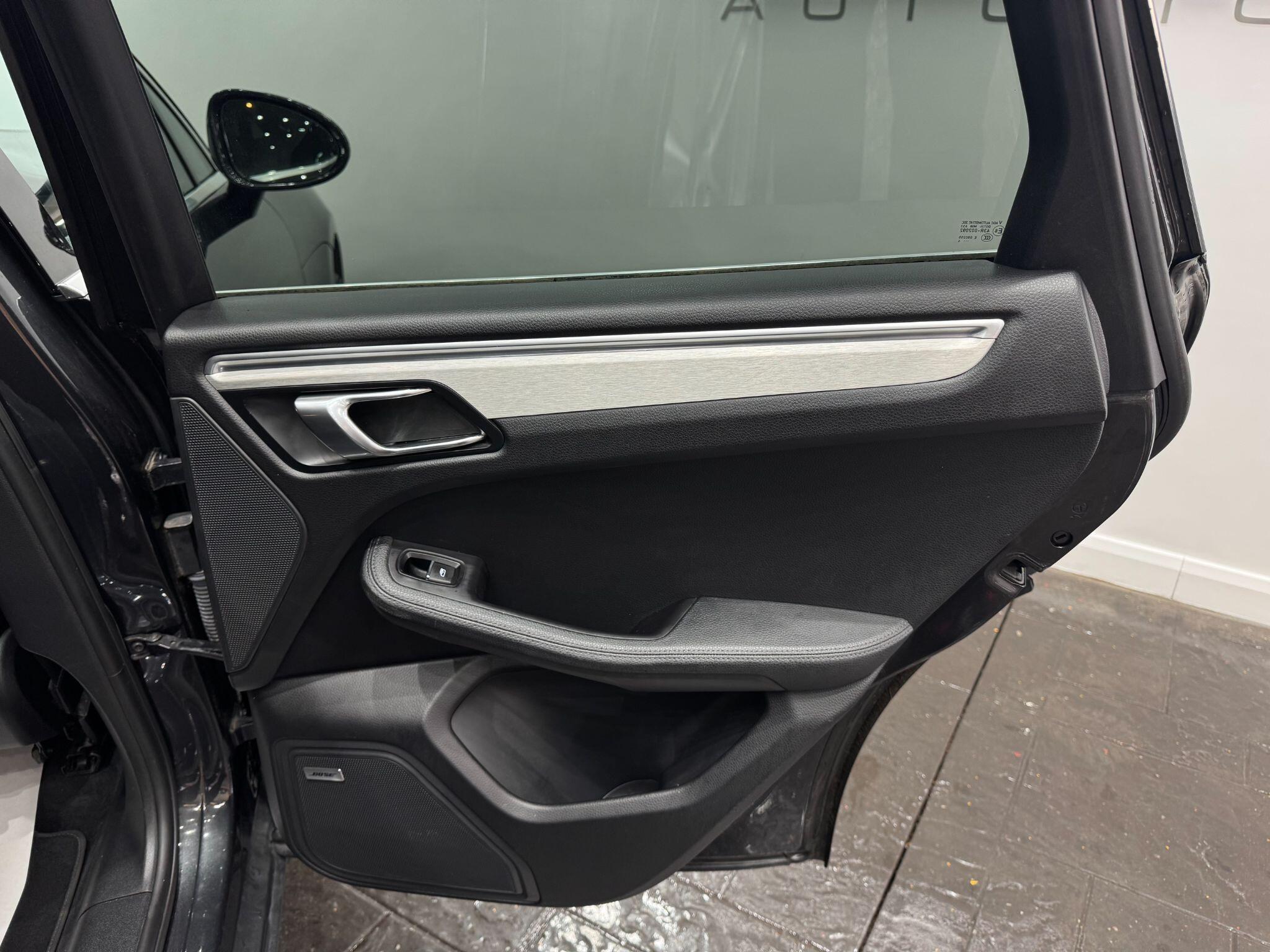 Porsche Macan view 65
