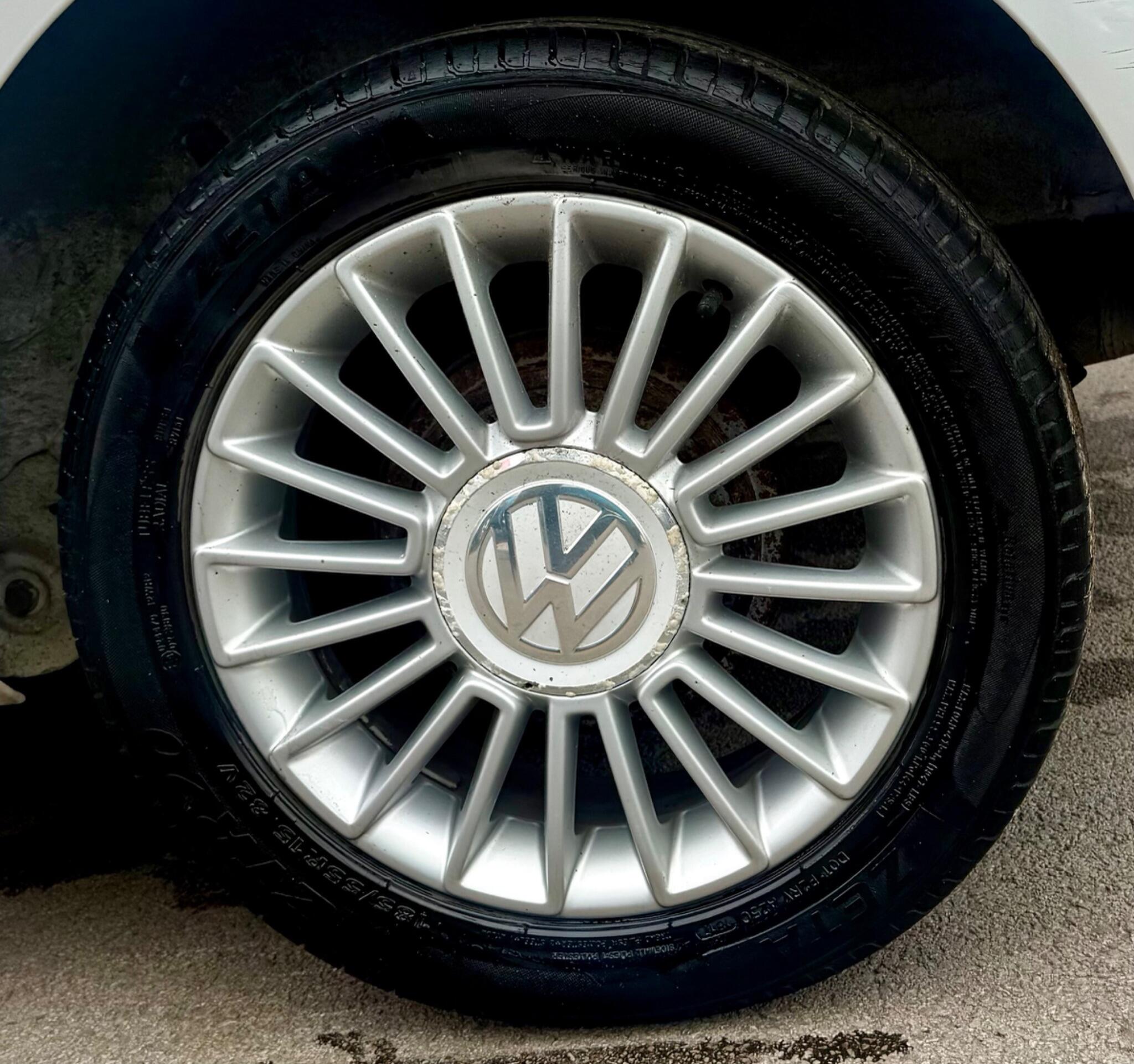 Volkswagen up! view 21