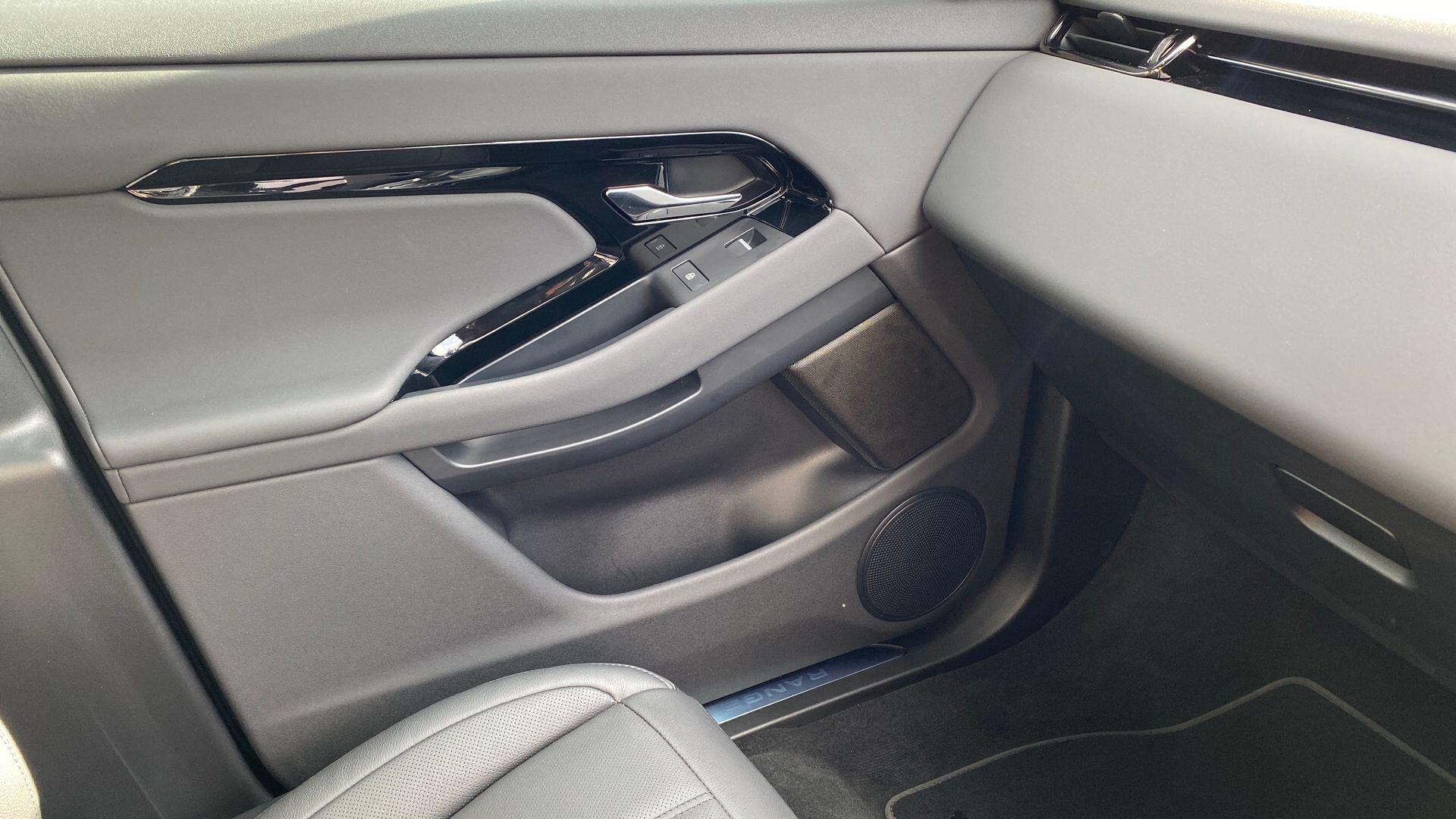 Land Rover Range Rover Evoque view 32