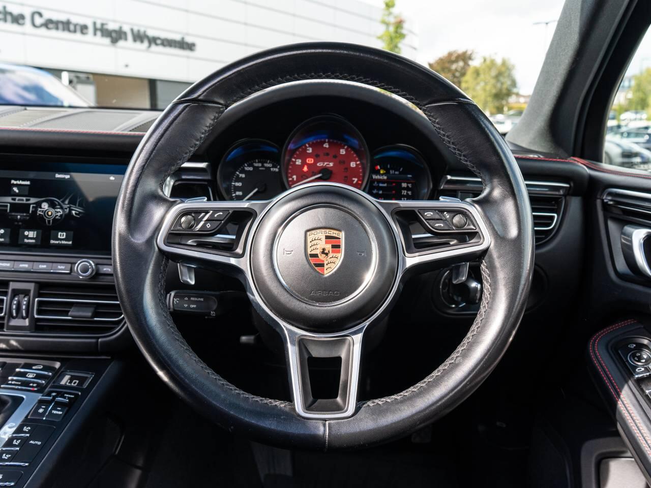 Porsche Macan view 18