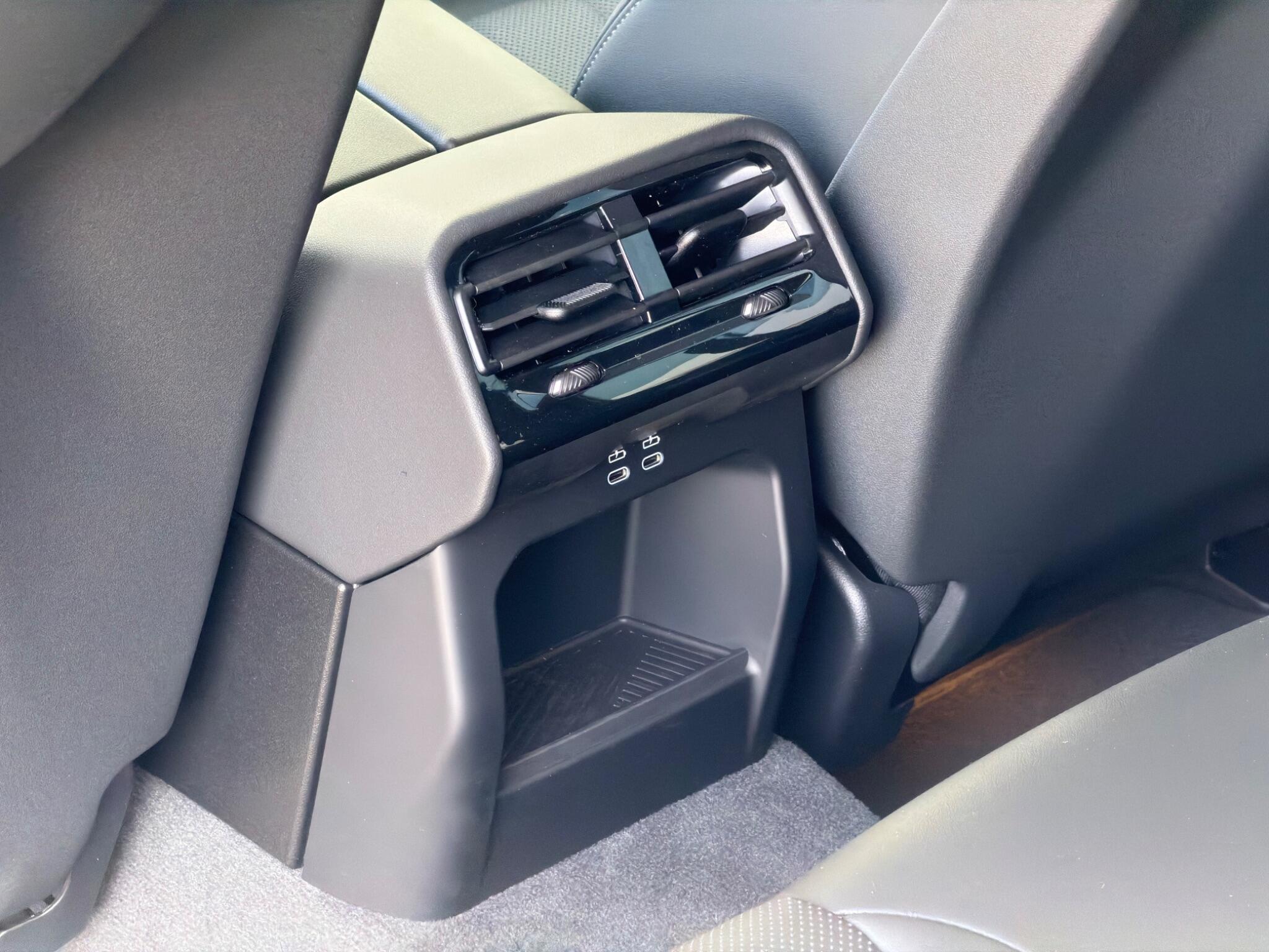 BMW 5 Series view 46