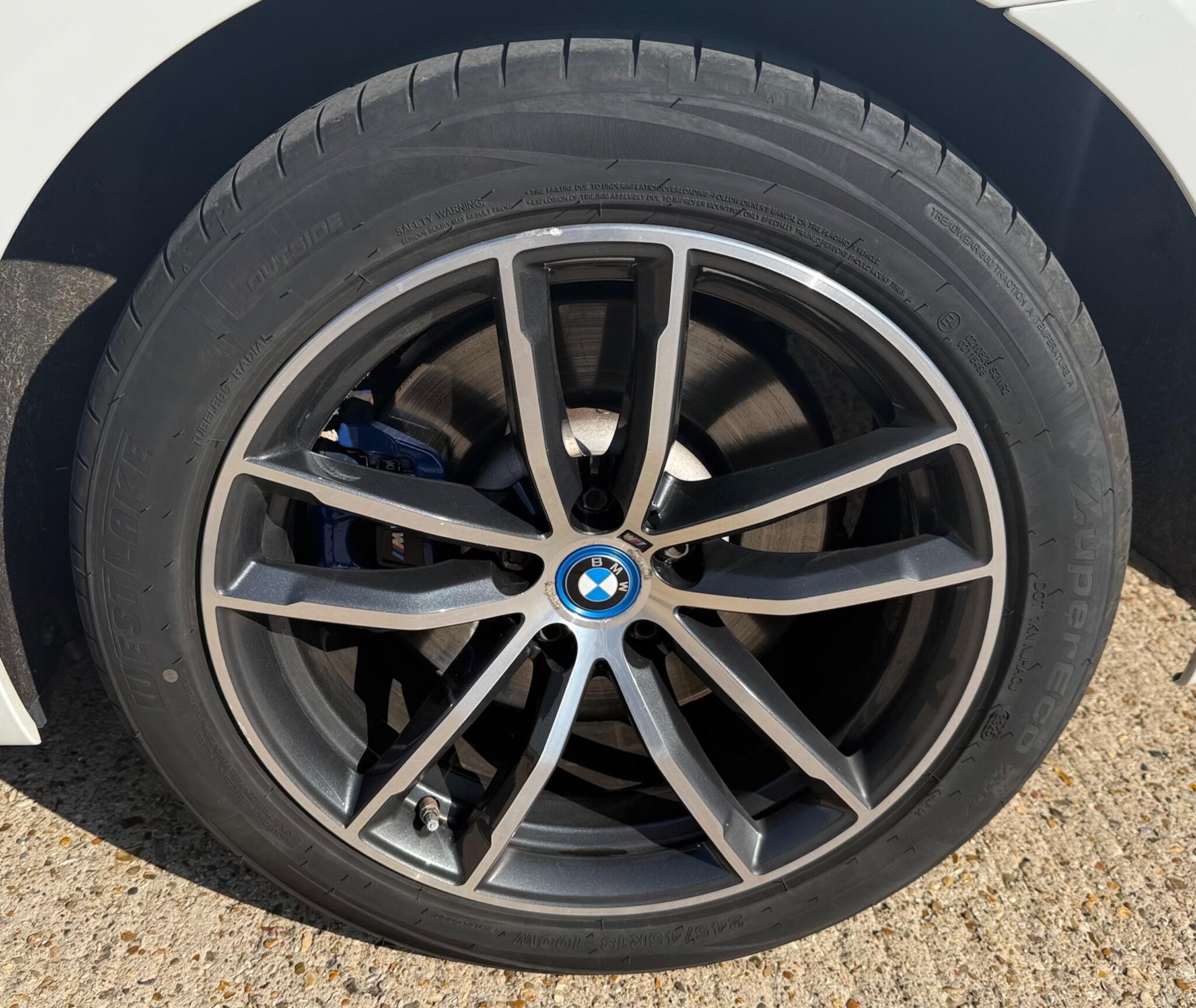 BMW 5 Series view 25