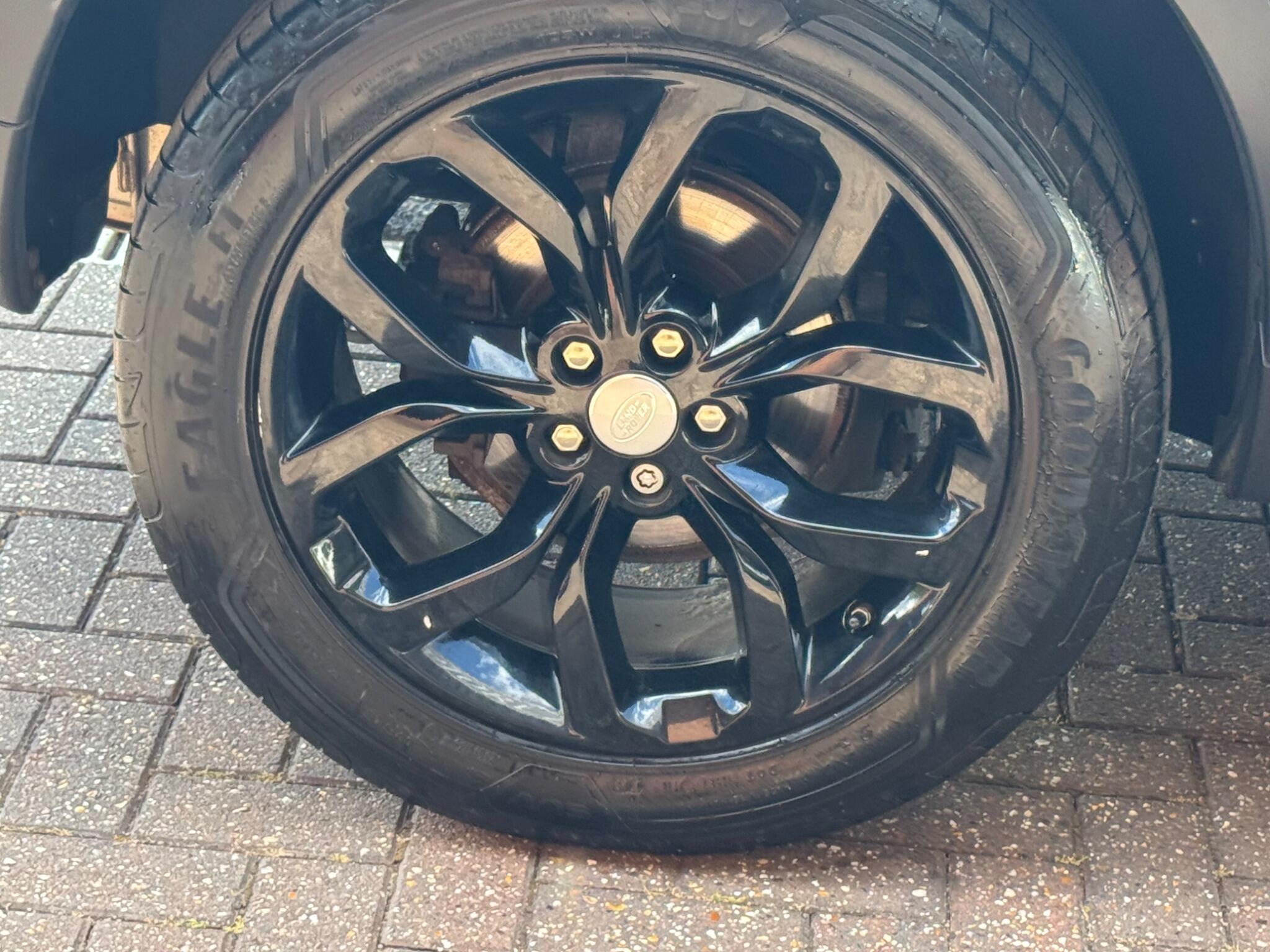 Land Rover Discovery Sport view 38