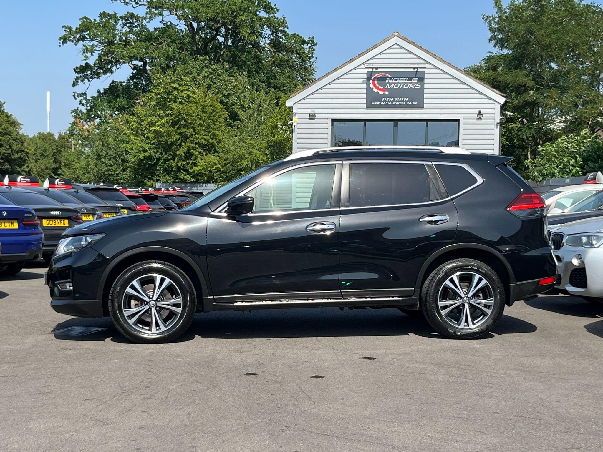 Nissan X-Trail view 4