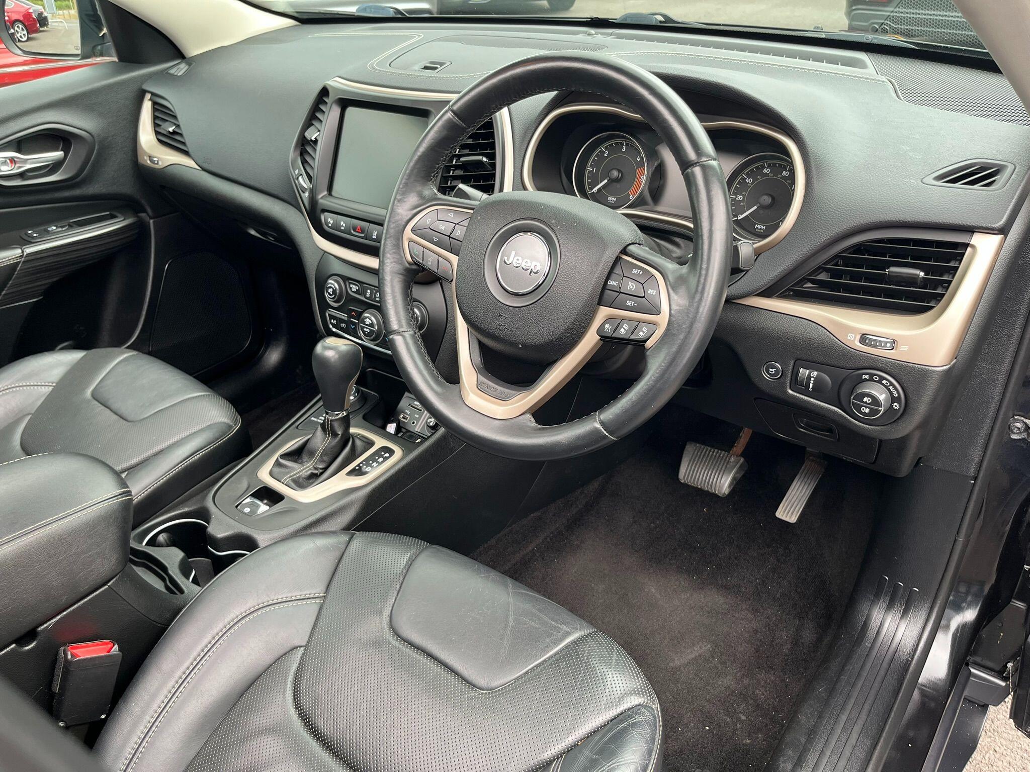 Jeep Cherokee view 44
