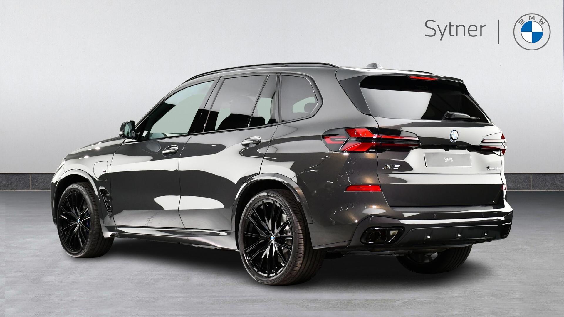 BMW X5 view 2