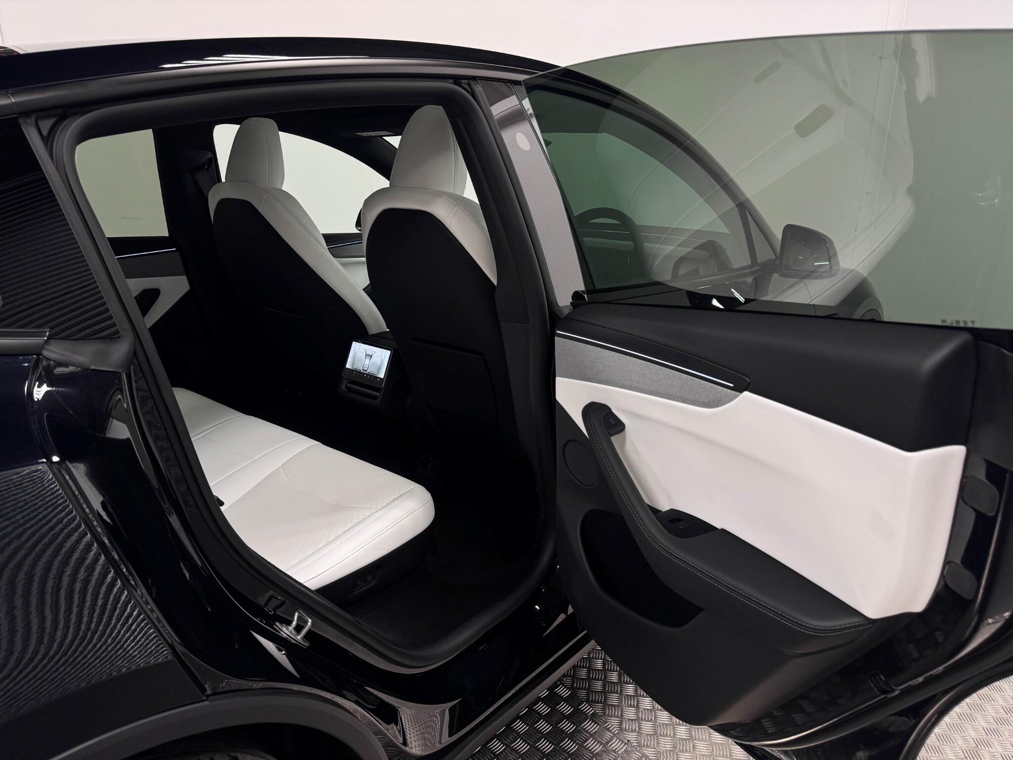 Tesla Model Y view 14