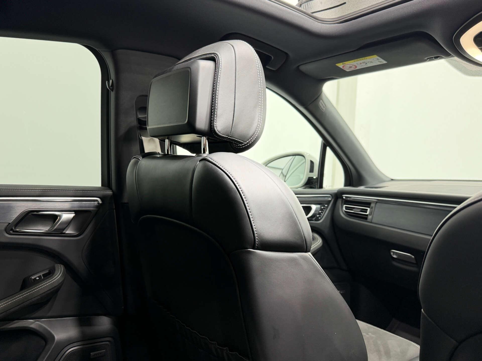 Porsche Macan view 15