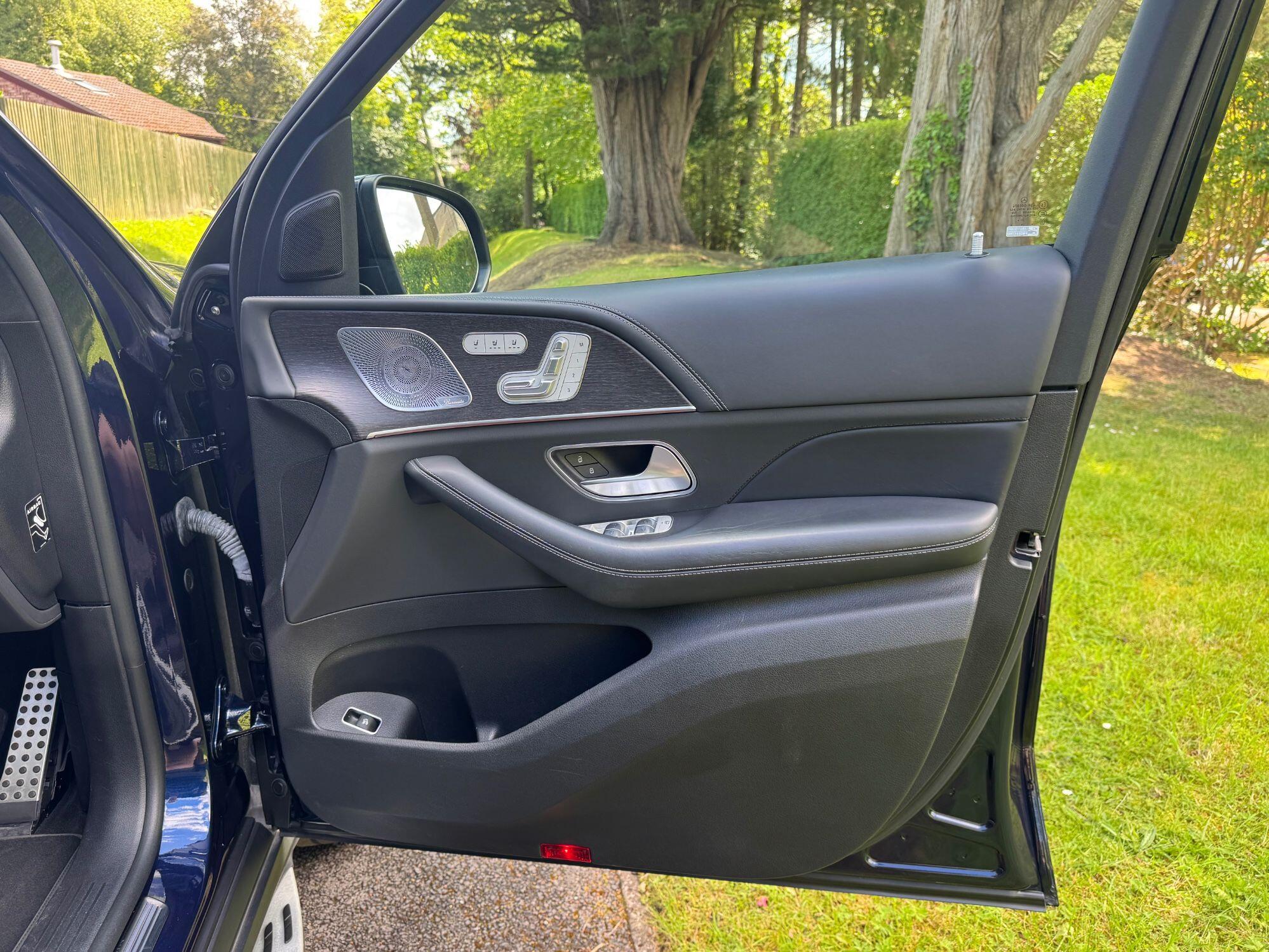 Mercedes-Benz GLS view 24