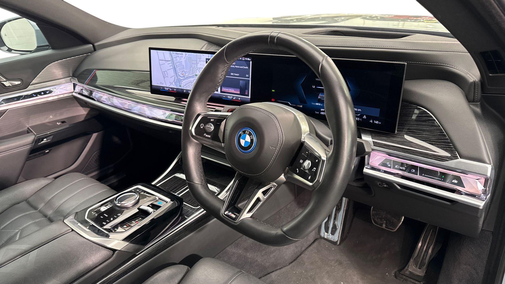 BMW I7 view 6