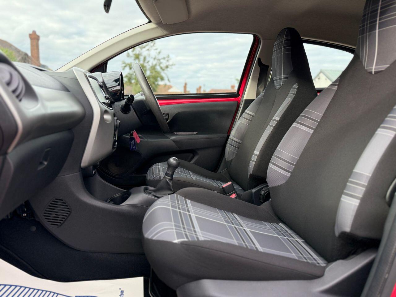 Peugeot 108 view 11