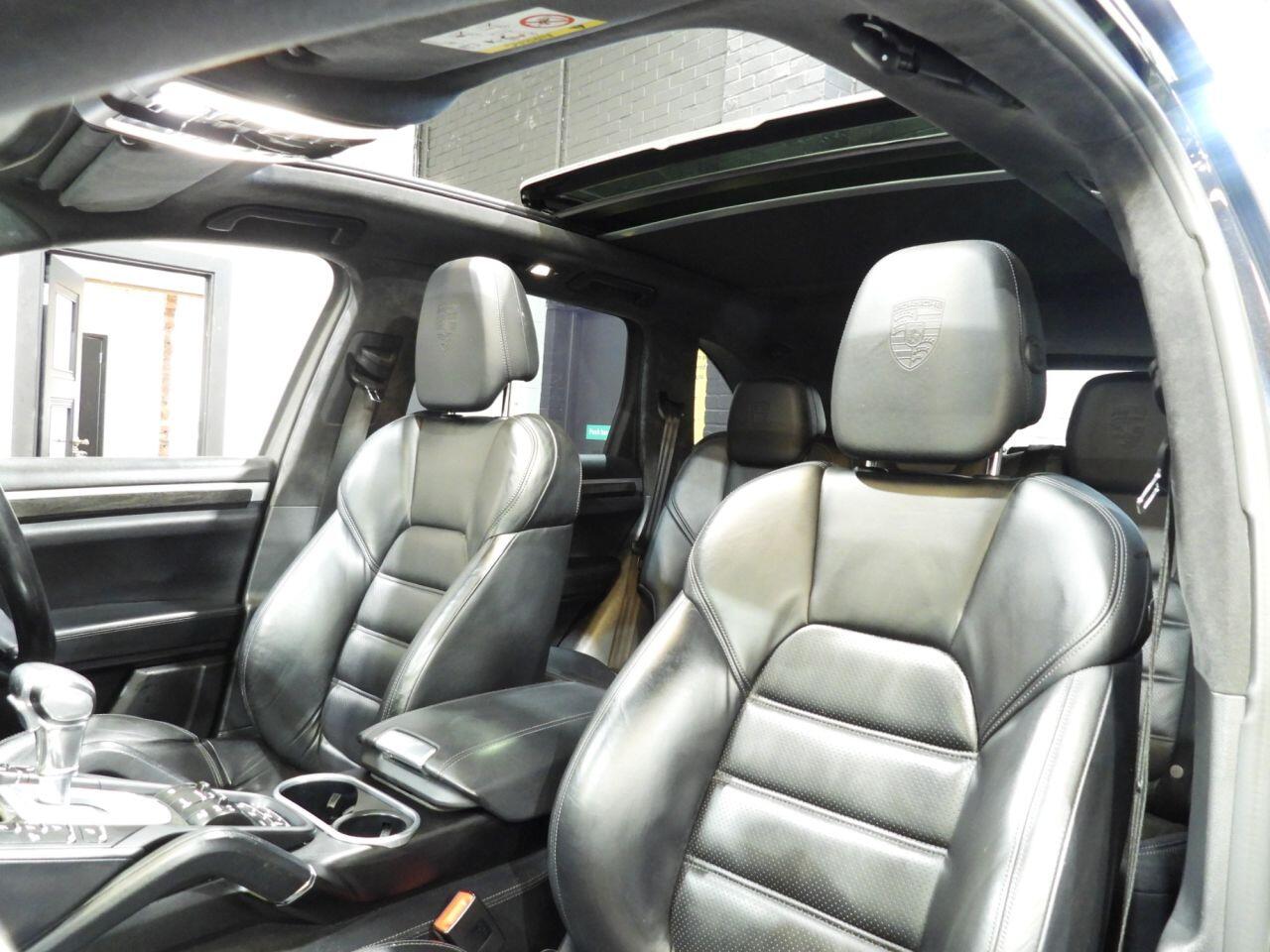 Porsche Cayenne view 19
