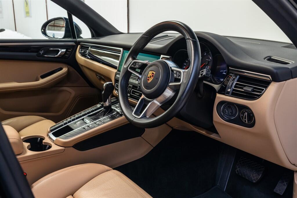Porsche Macan view 10