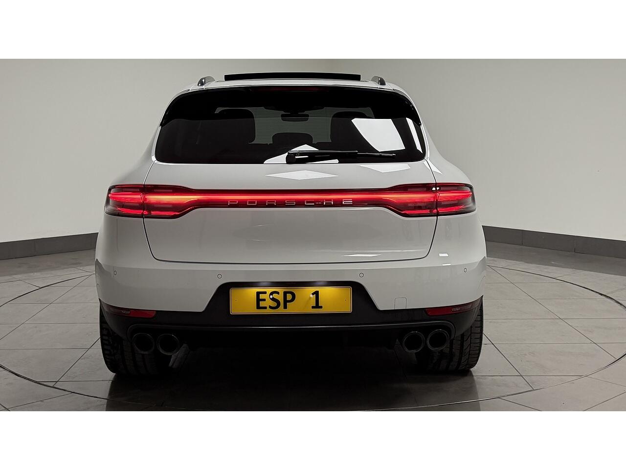 Porsche Macan view 8