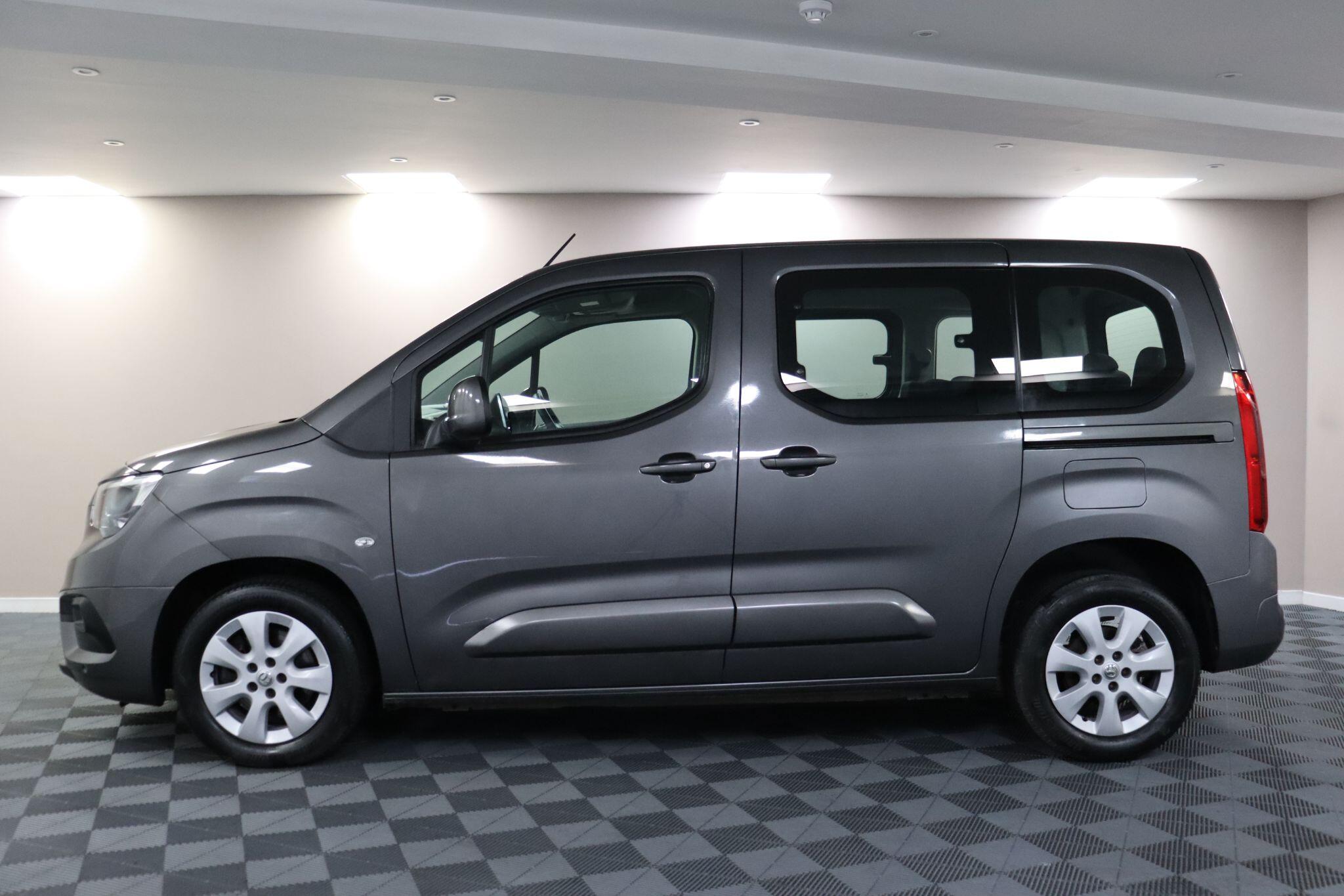 Vauxhall Combo Life view 18