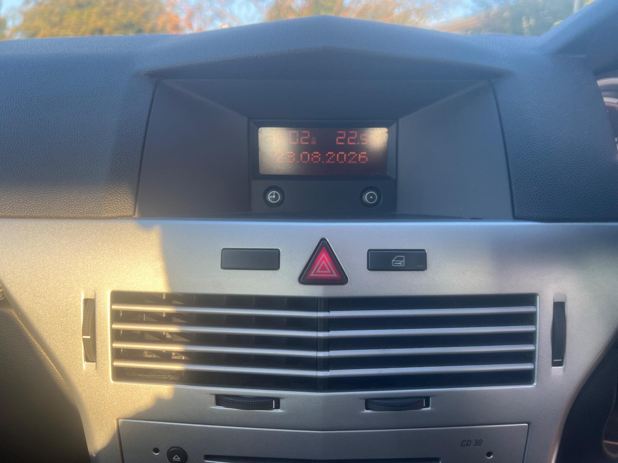 Vauxhall Astra view 24