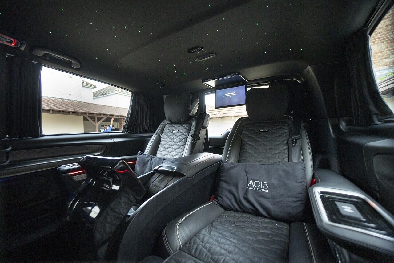 Mercedes-Benz V-Class view 14