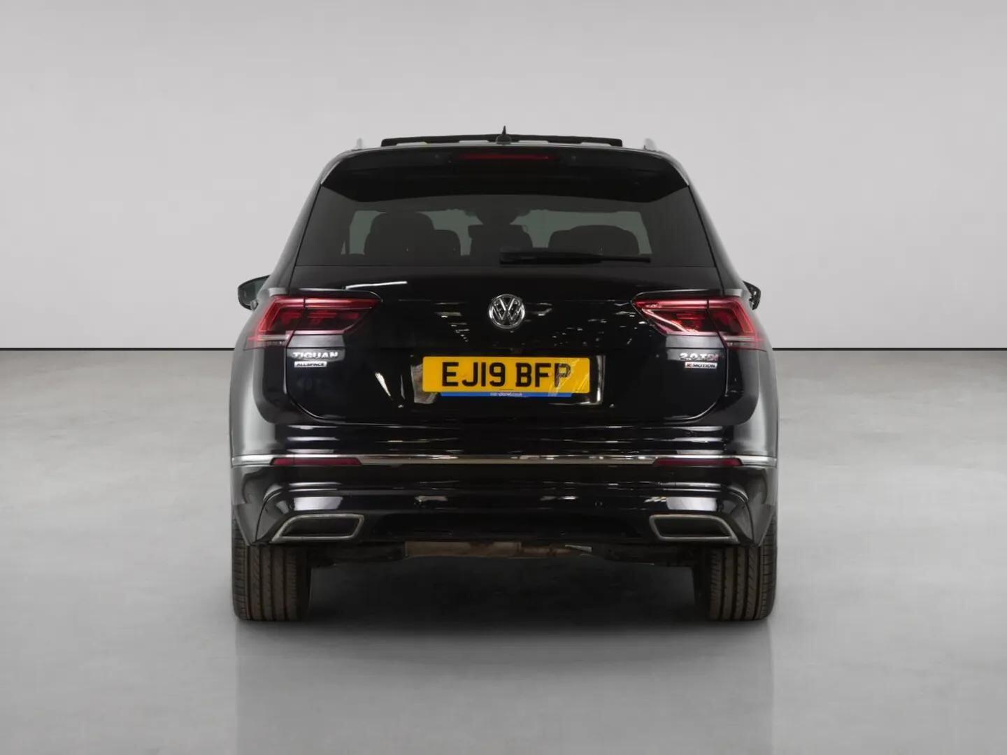 Volkswagen Tiguan Allspace view 7