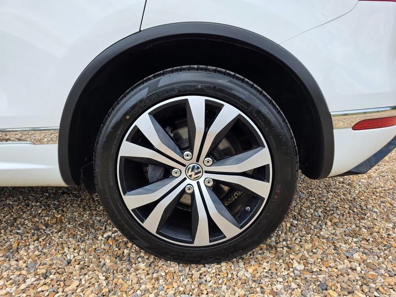 2015 Volkswagen Touareg image 19
