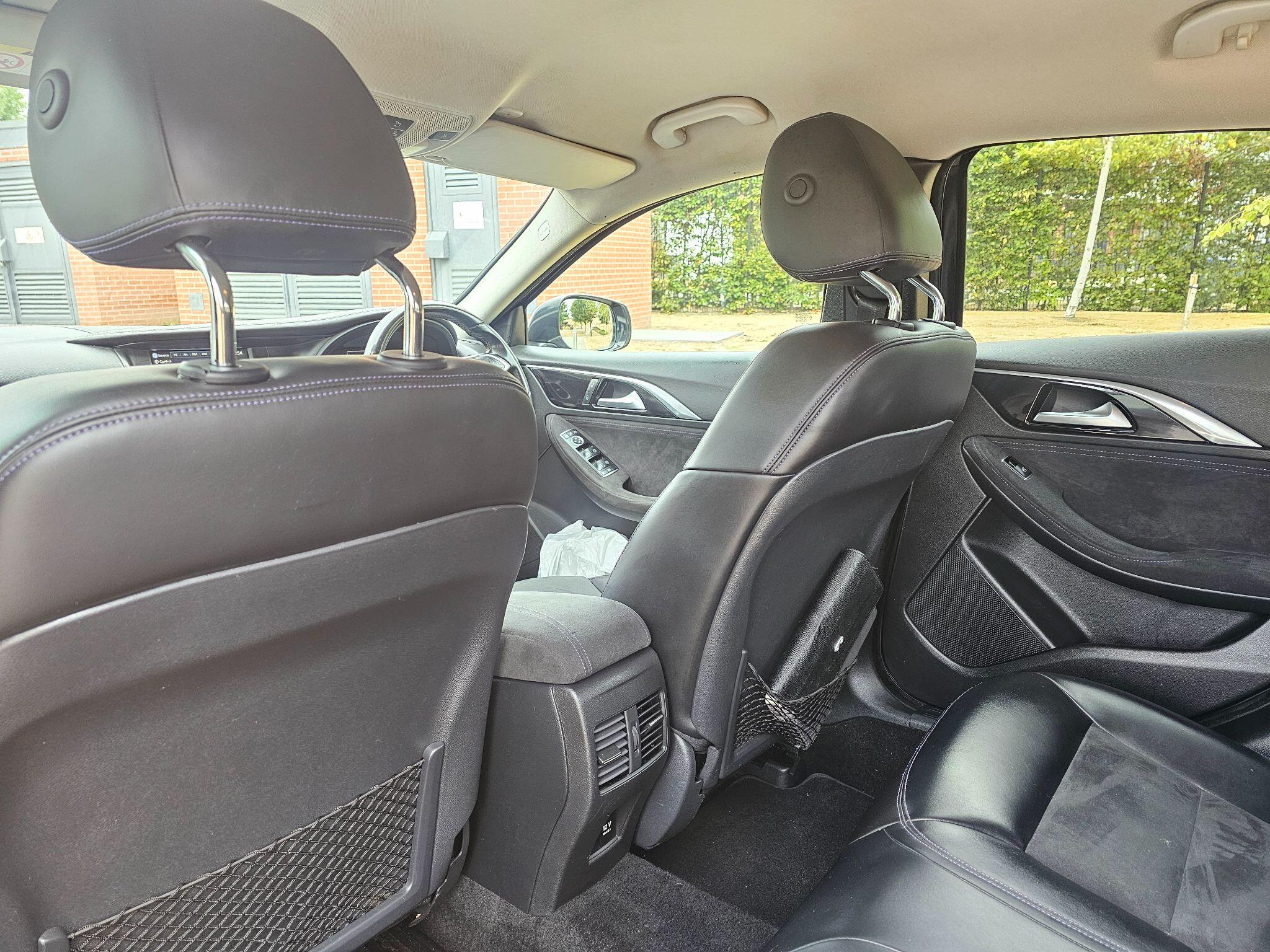 Infiniti Q30 view 18