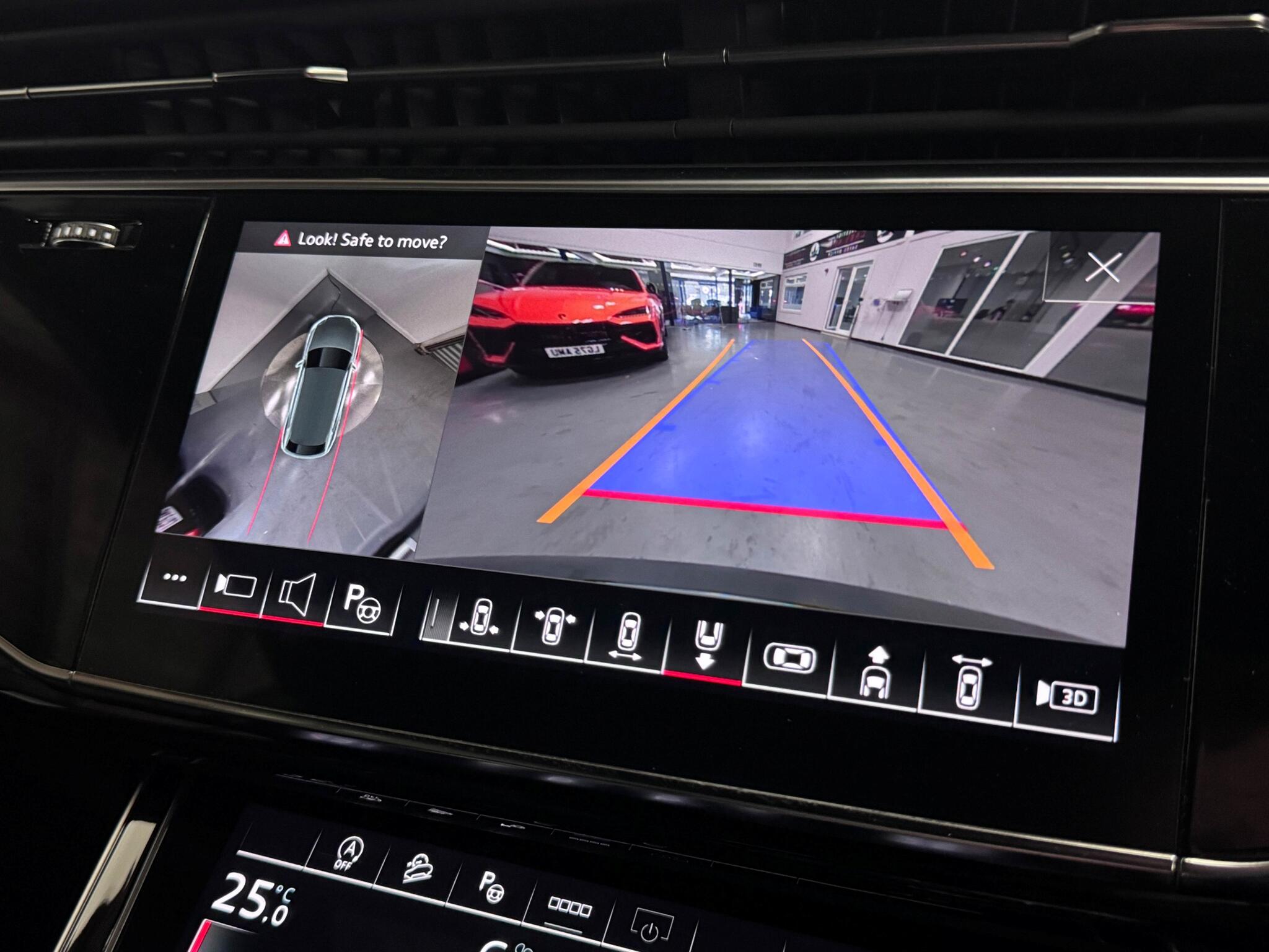 Audi Q8 view 42