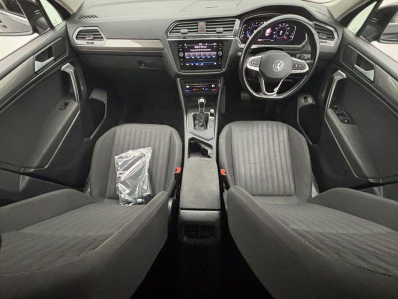 Volkswagen Tiguan Allspace view 5