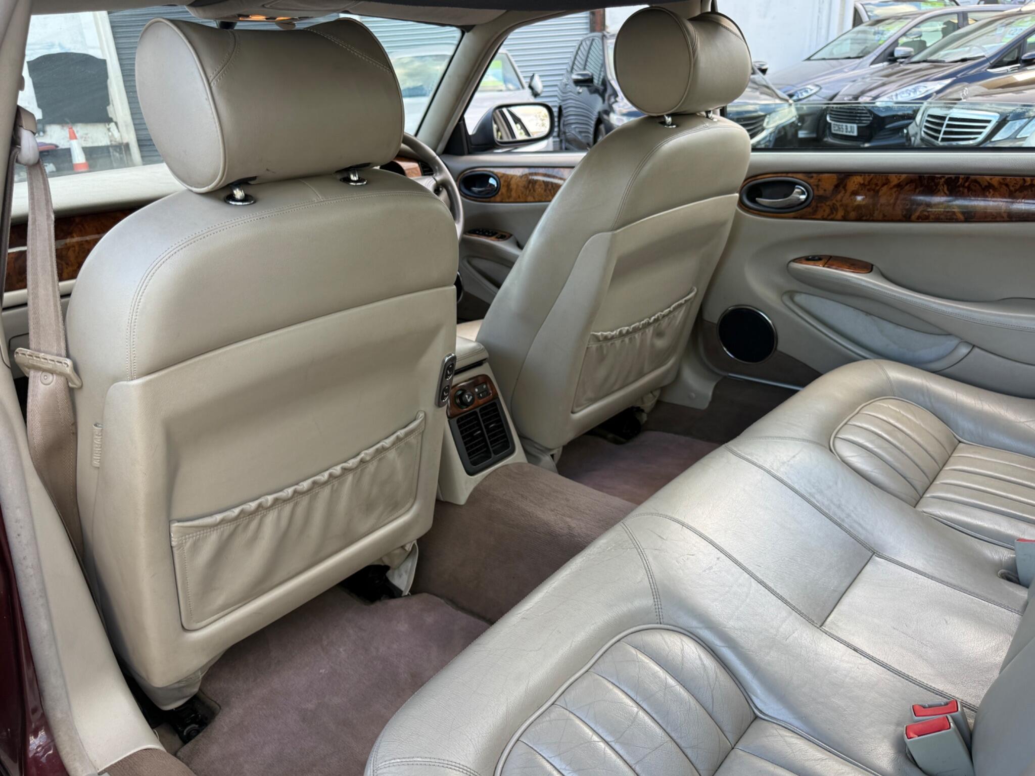 Jaguar XJ - Image 32