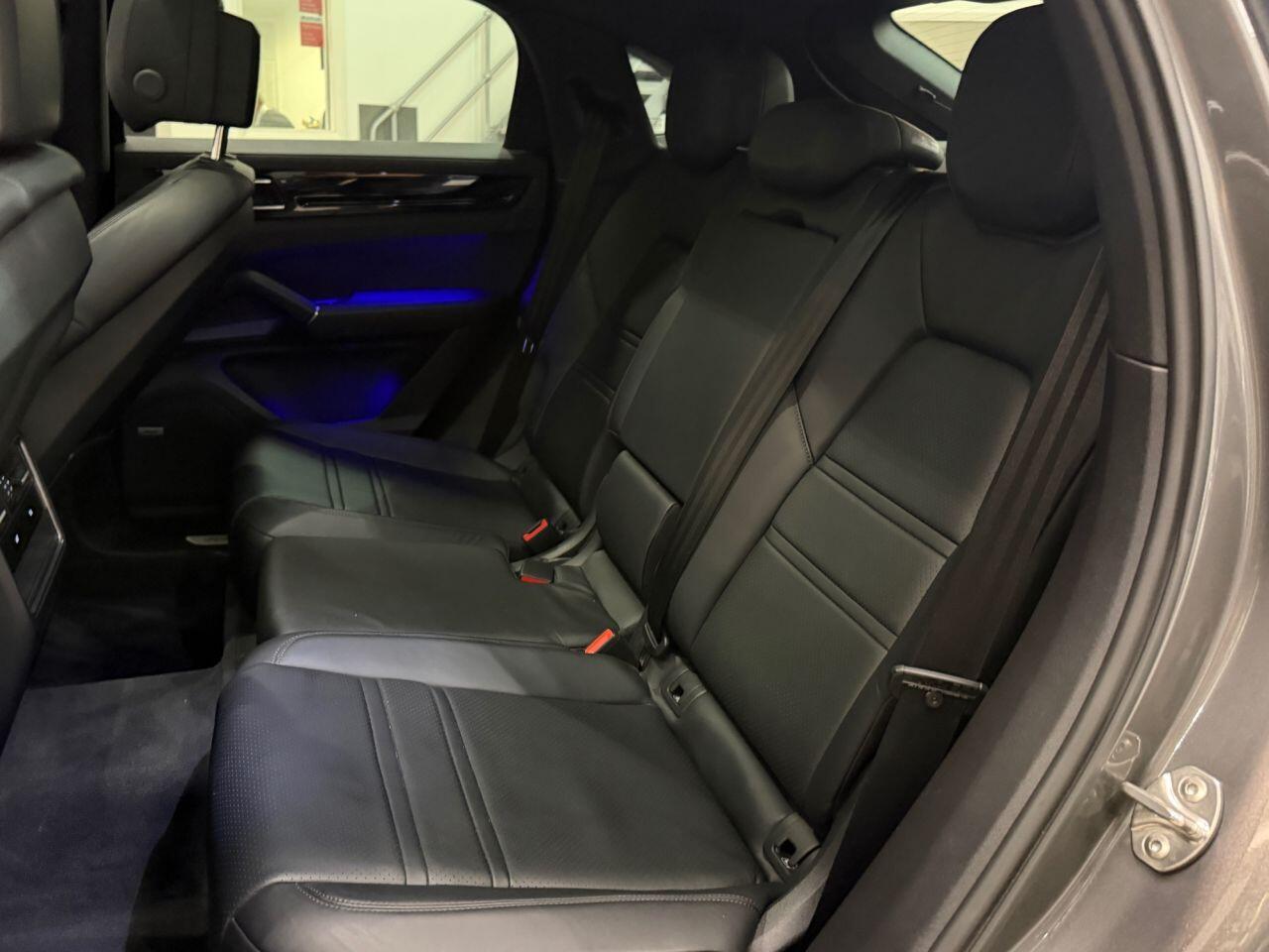 Porsche Cayenne view 39