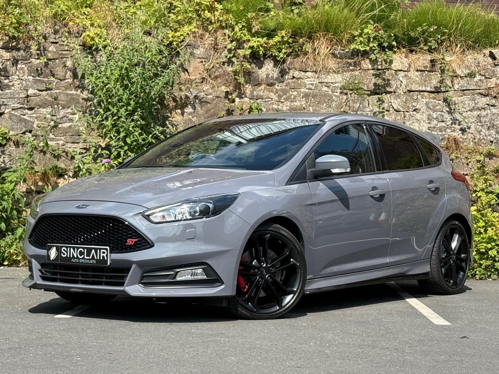 Ford Focus view 3