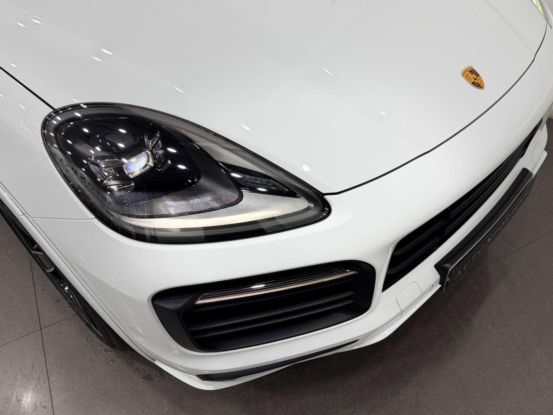 Porsche Cayenne view 33