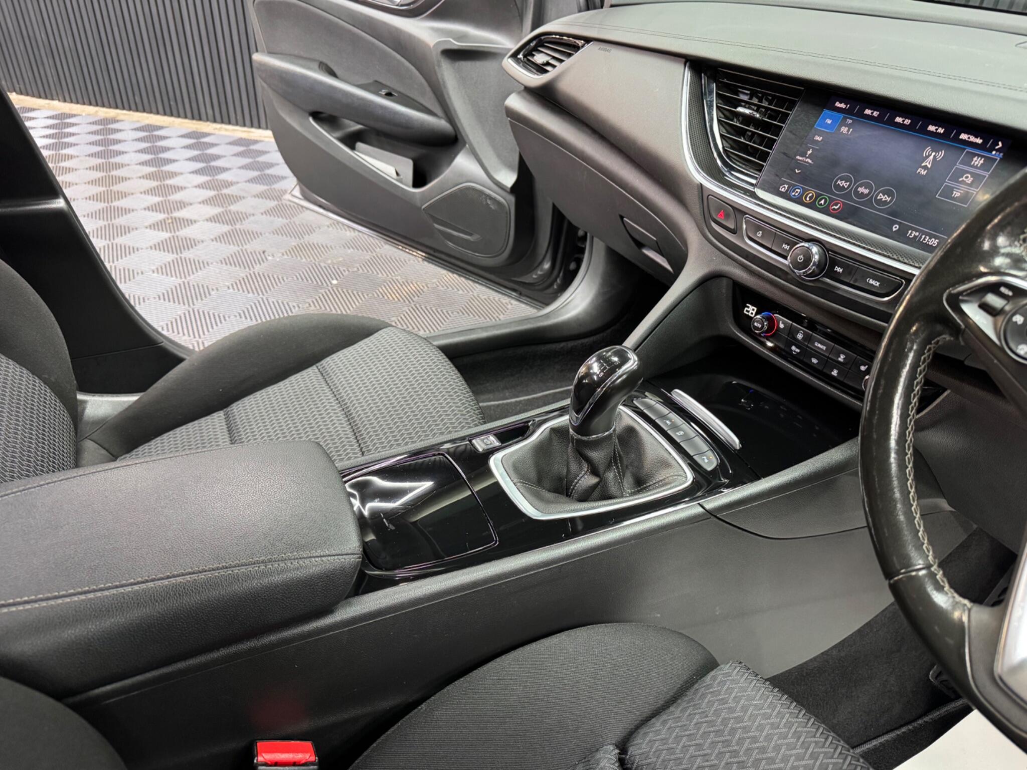 Vauxhall Insignia view 9