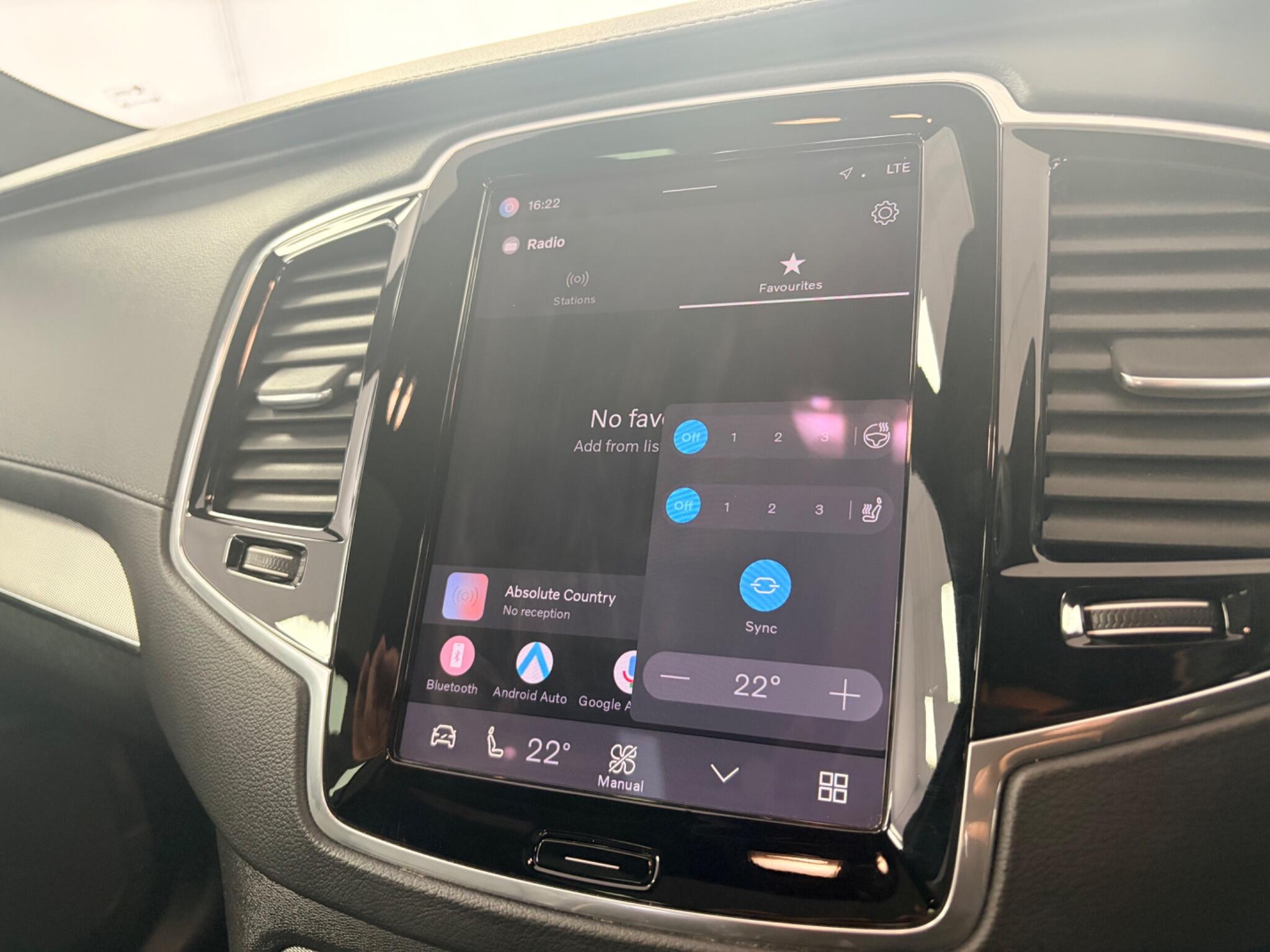 Volvo XC90 view 31