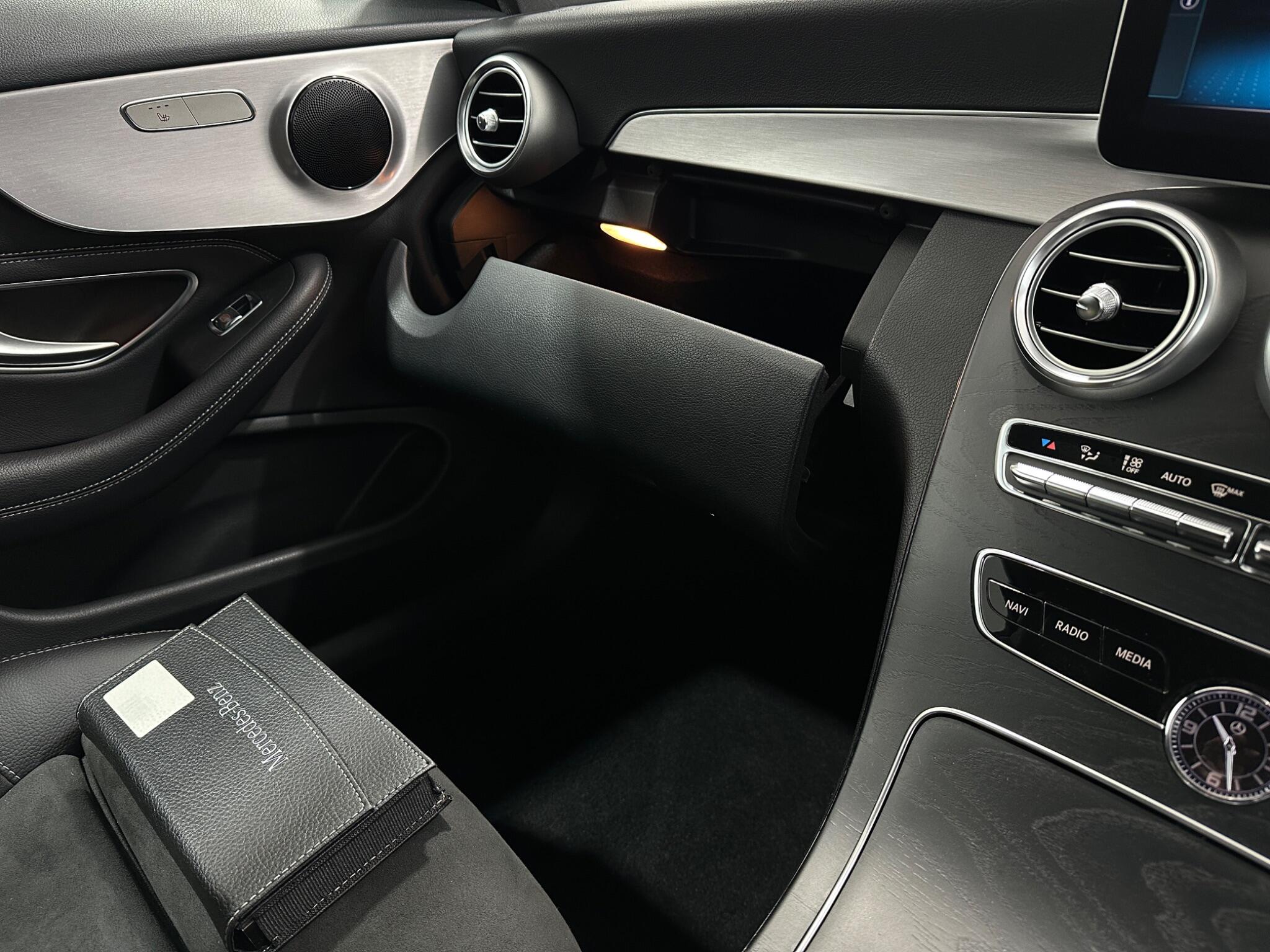 Mercedes-Benz C-Class view 29