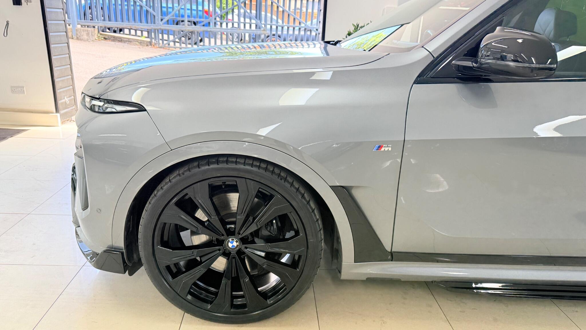 BMW X7 view 95