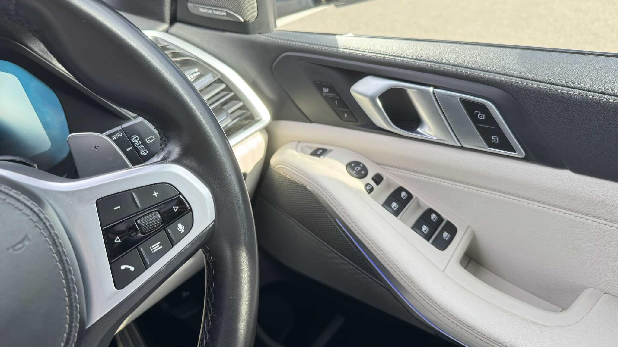 BMW X5 view 16