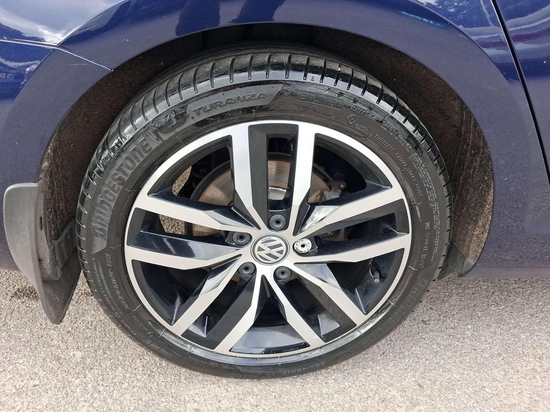 Volkswagen Golf view 26