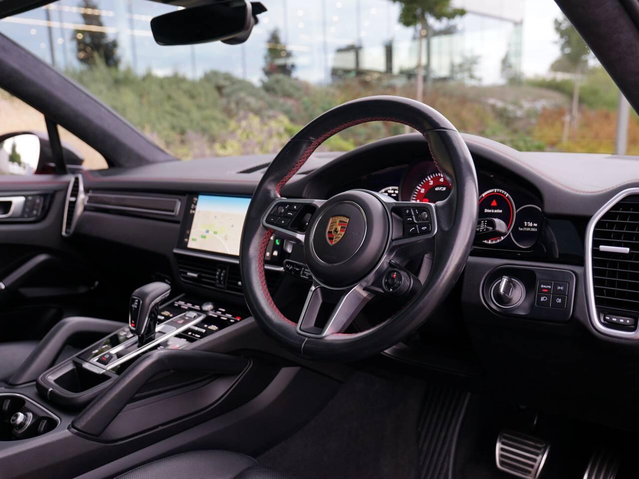Porsche Cayenne view 19