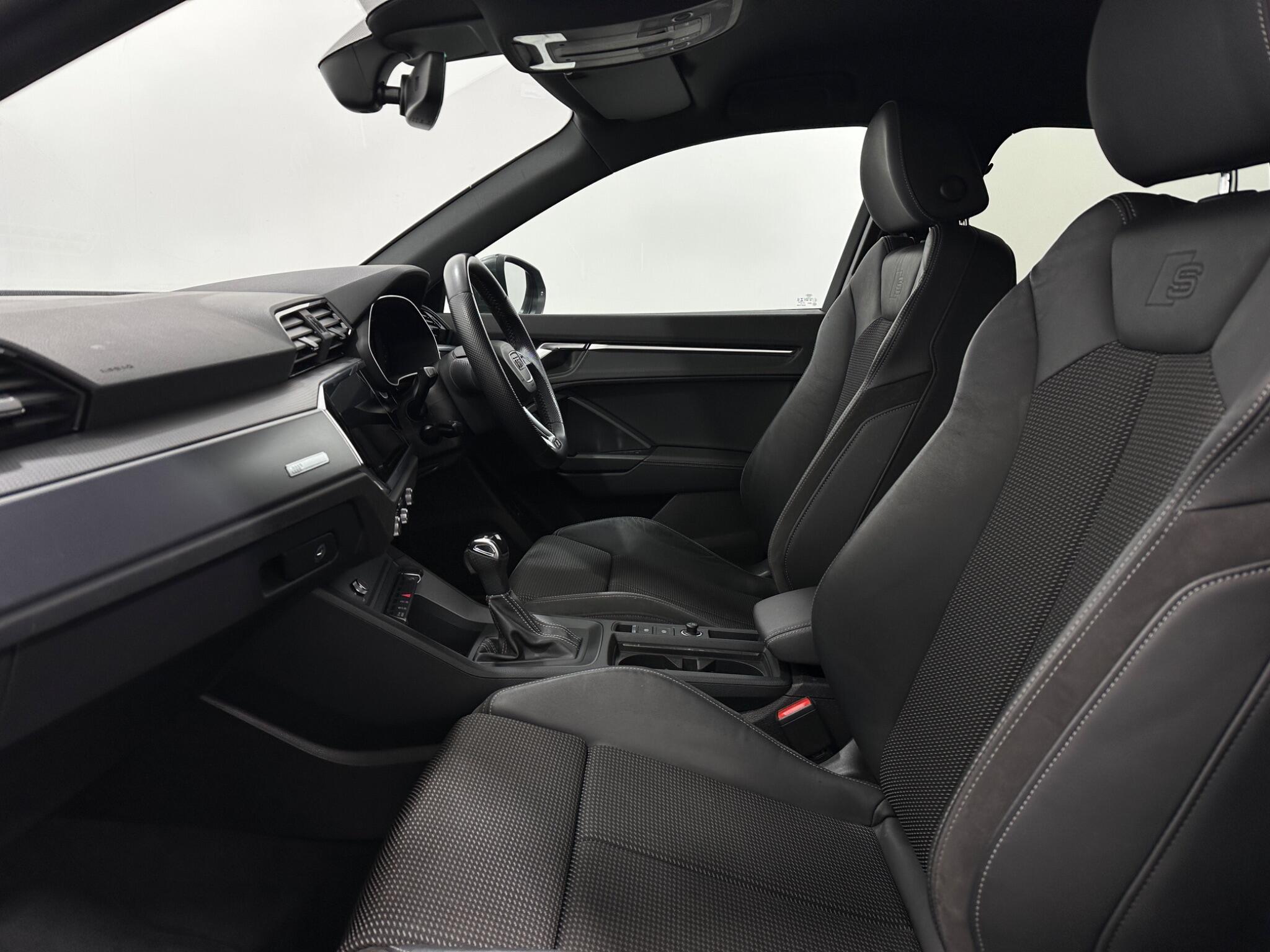 Audi Q3 view 34