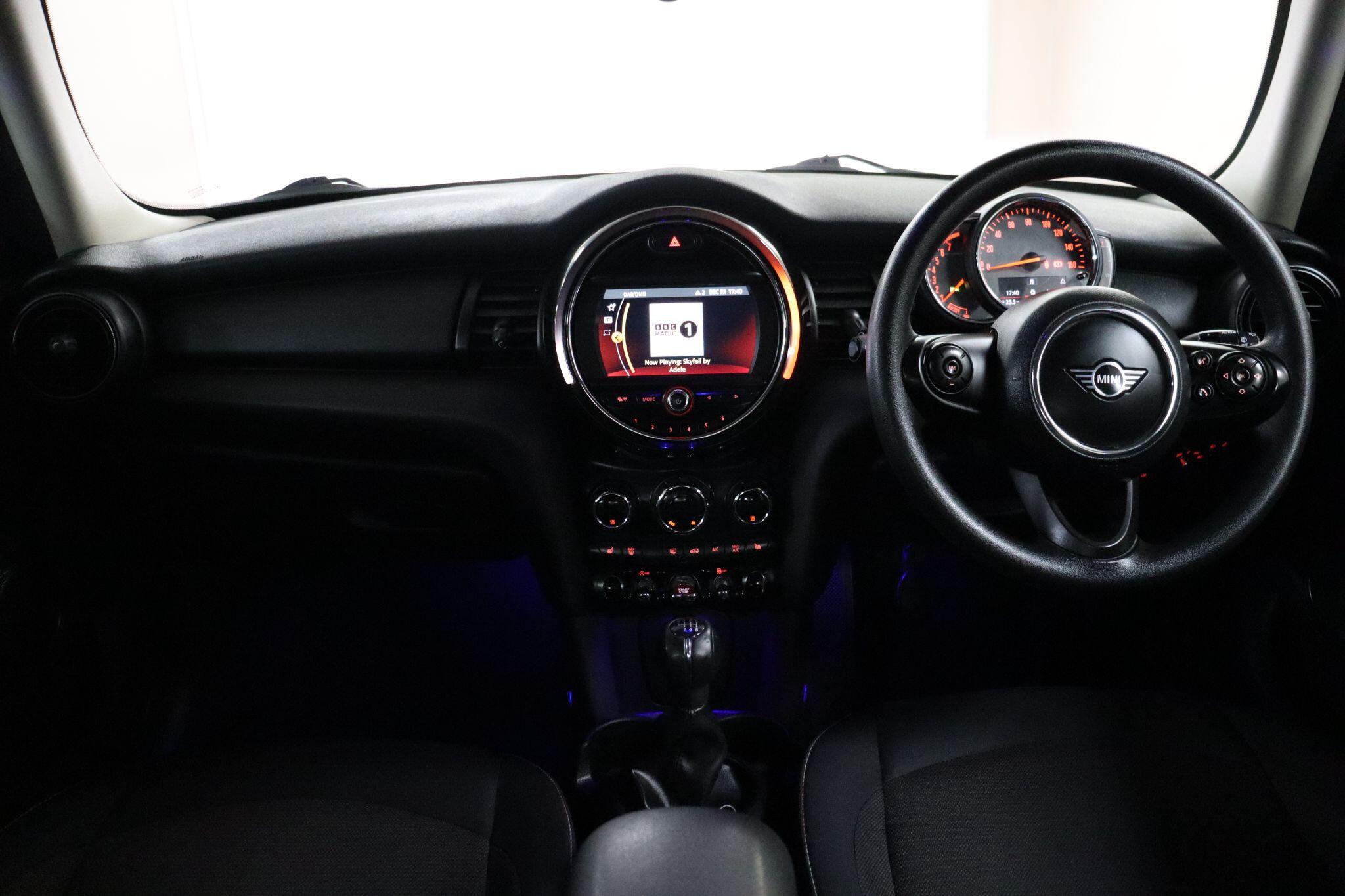 Mini Hatch view 39