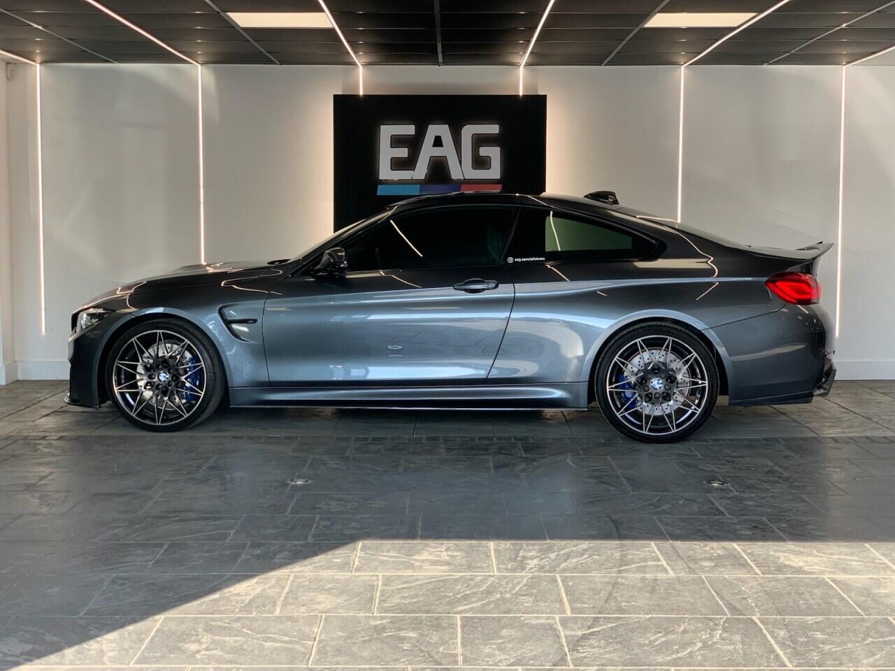 BMW M4 view 3