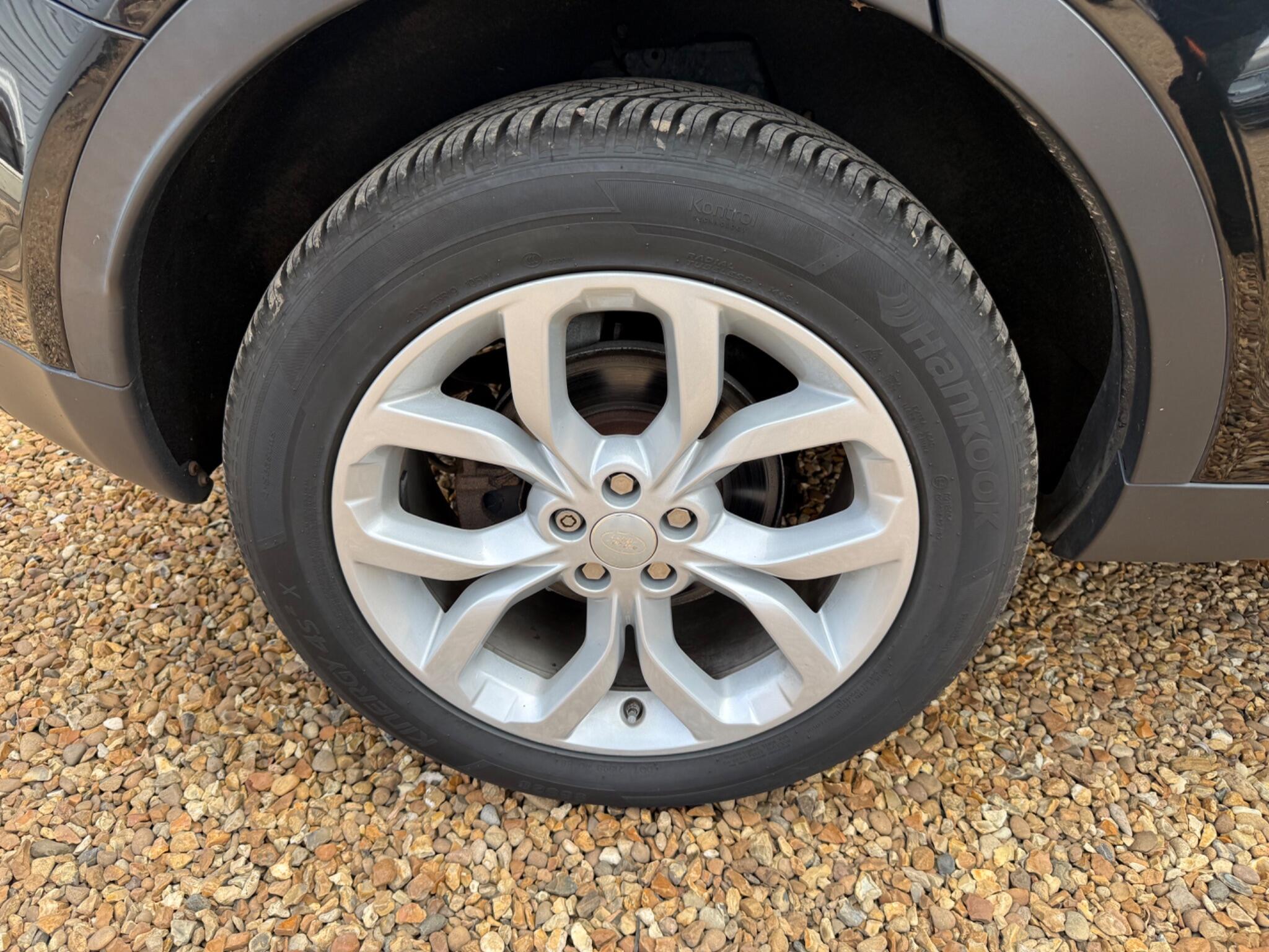 Land Rover Discovery Sport view 32
