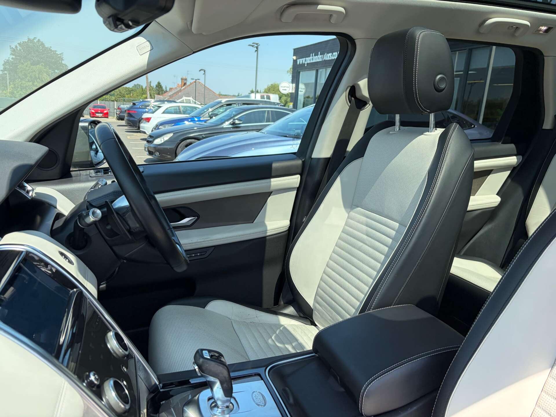 Land Rover Discovery Sport view 13