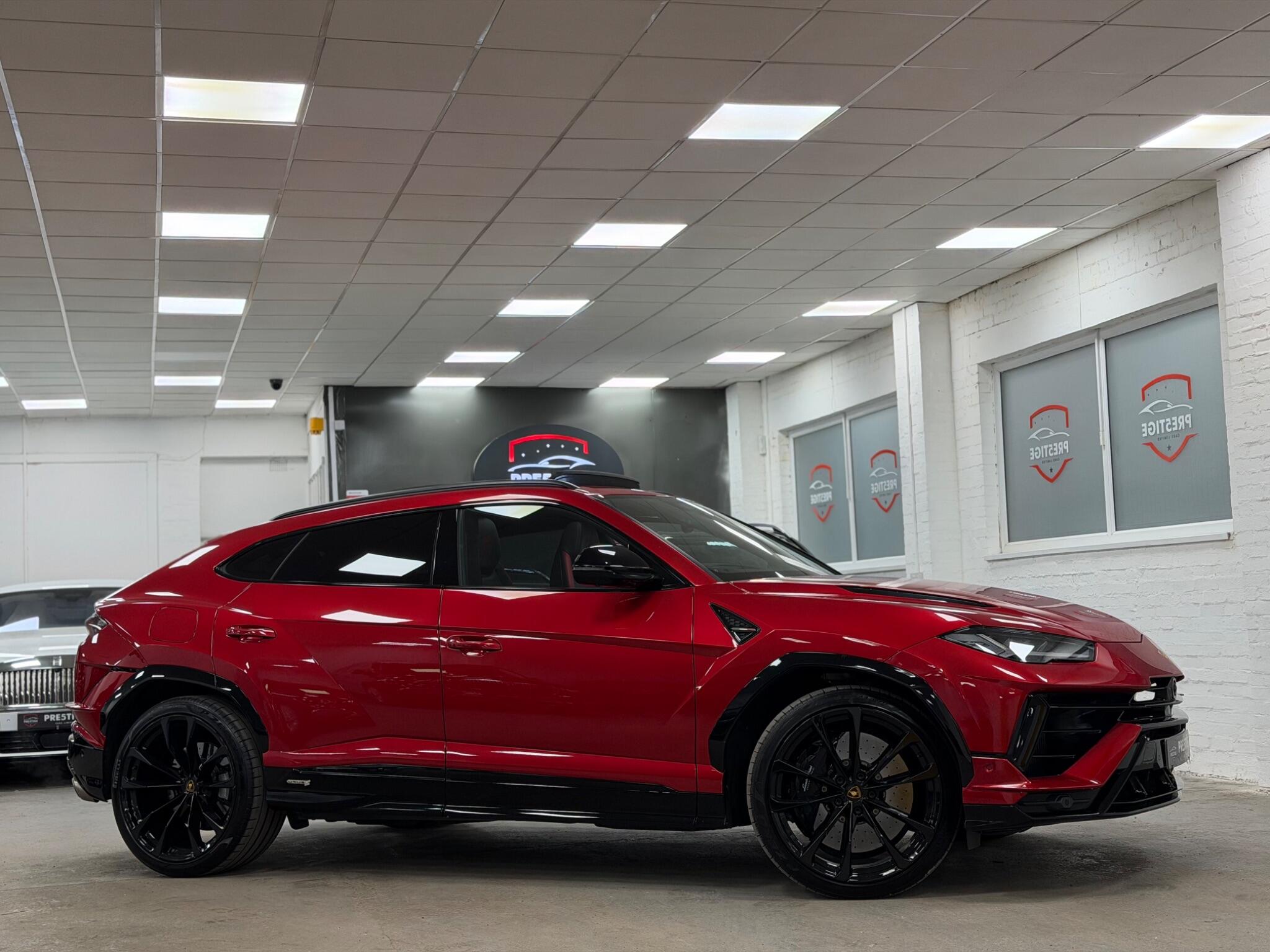 Lamborghini Urus view 6