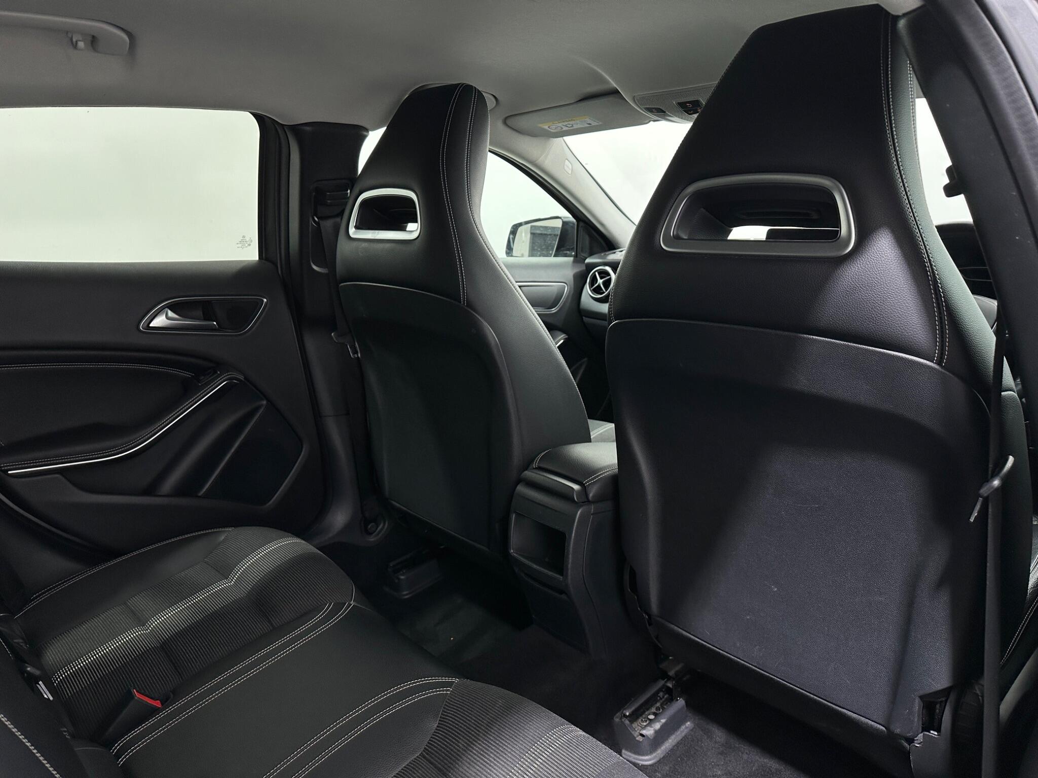 Mercedes-Benz Gla view 41