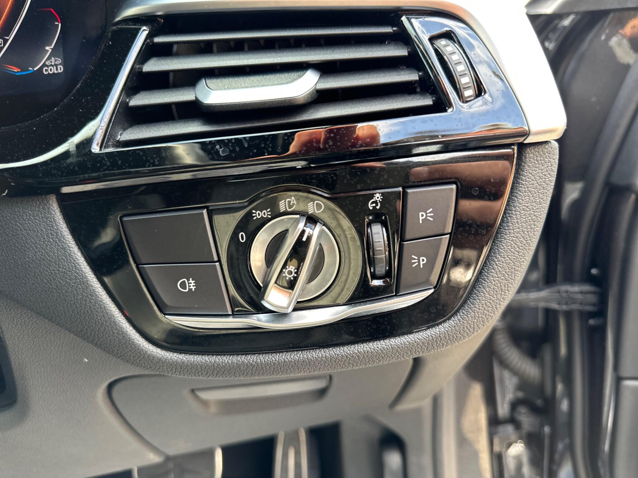 BMW 5 Series view 32