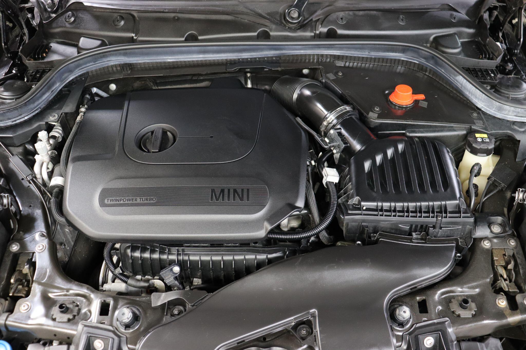 Mini Hatch view 43