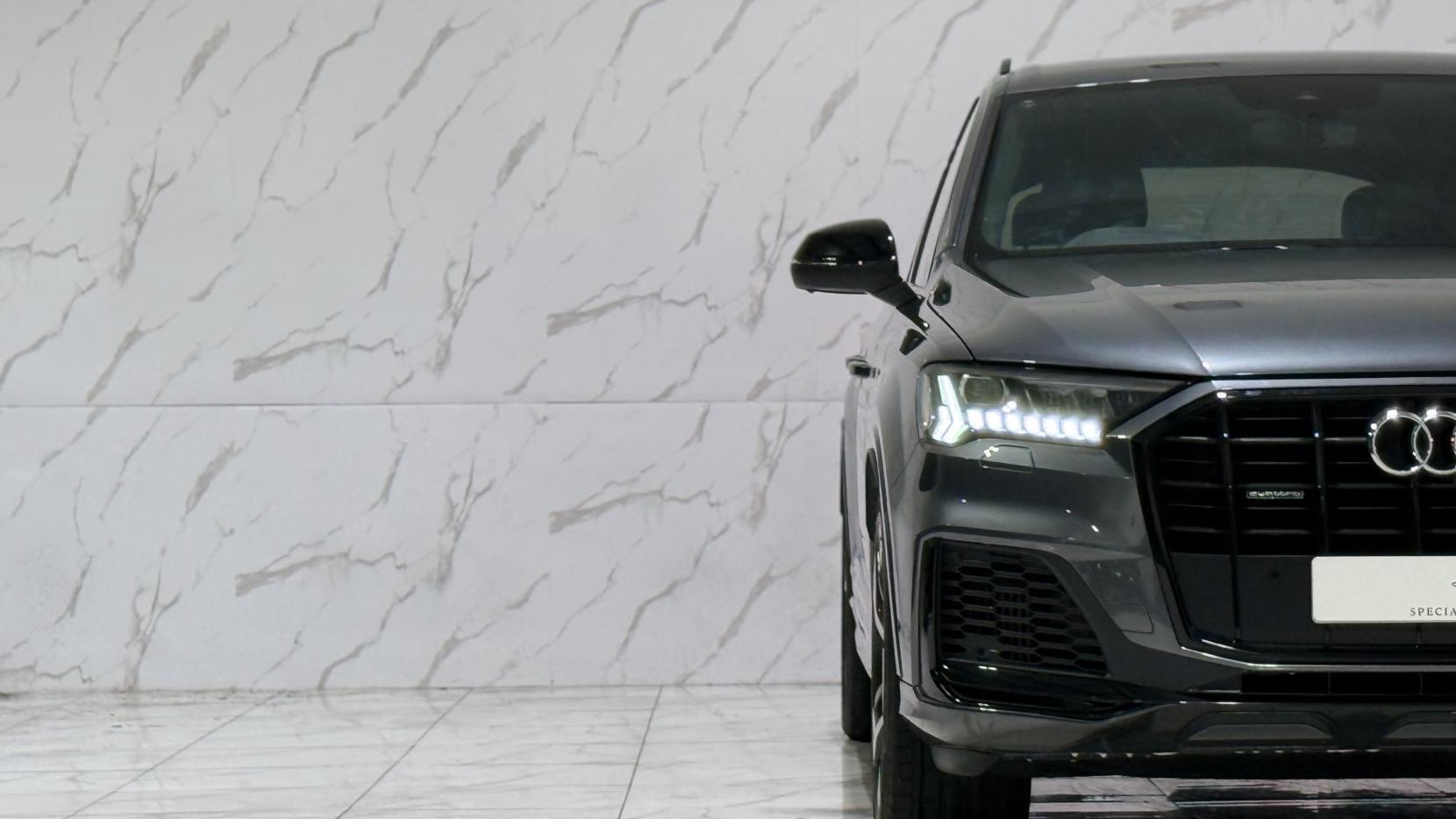 Audi Q7 view 39