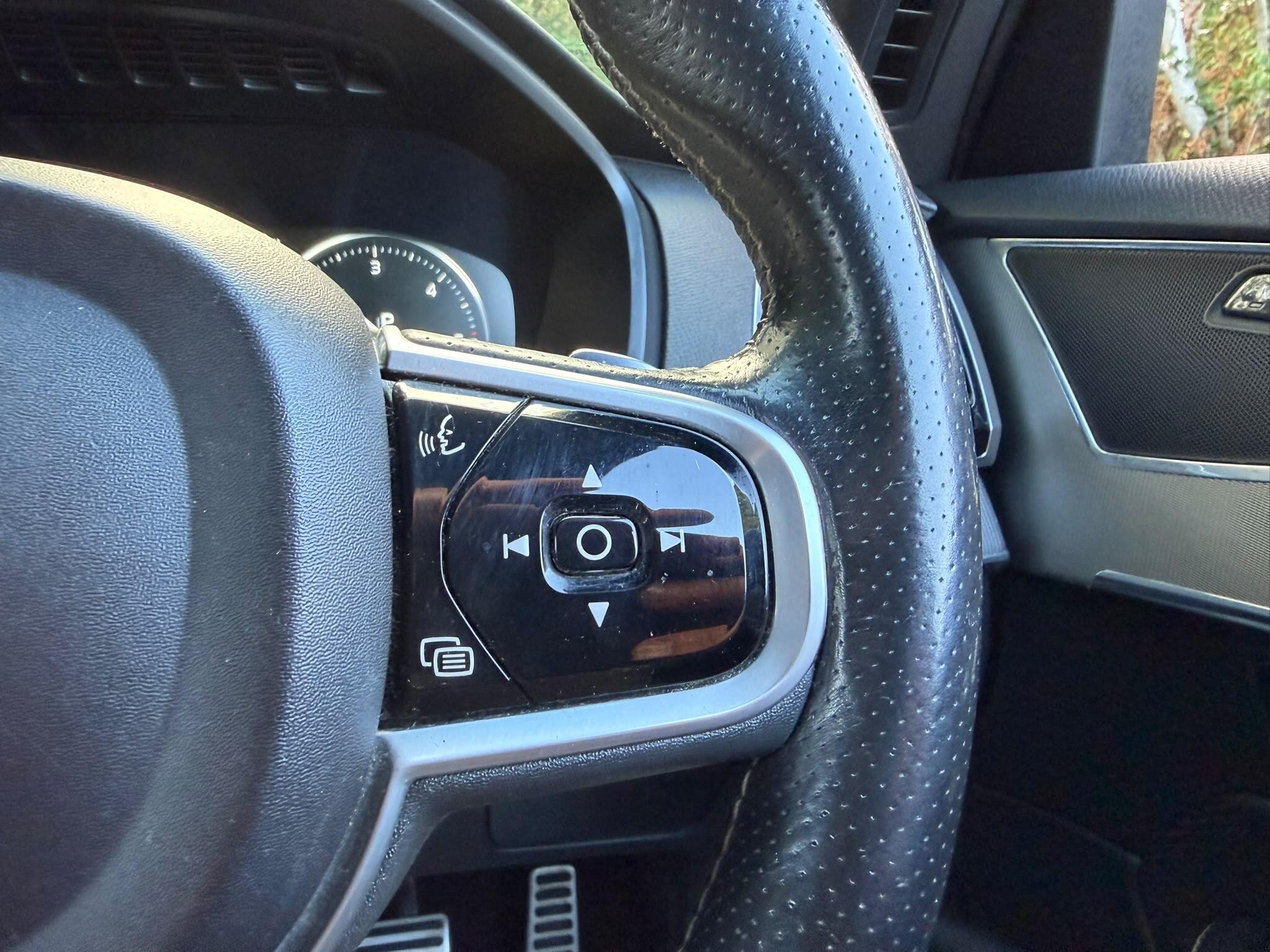 Volvo XC90 view 35
