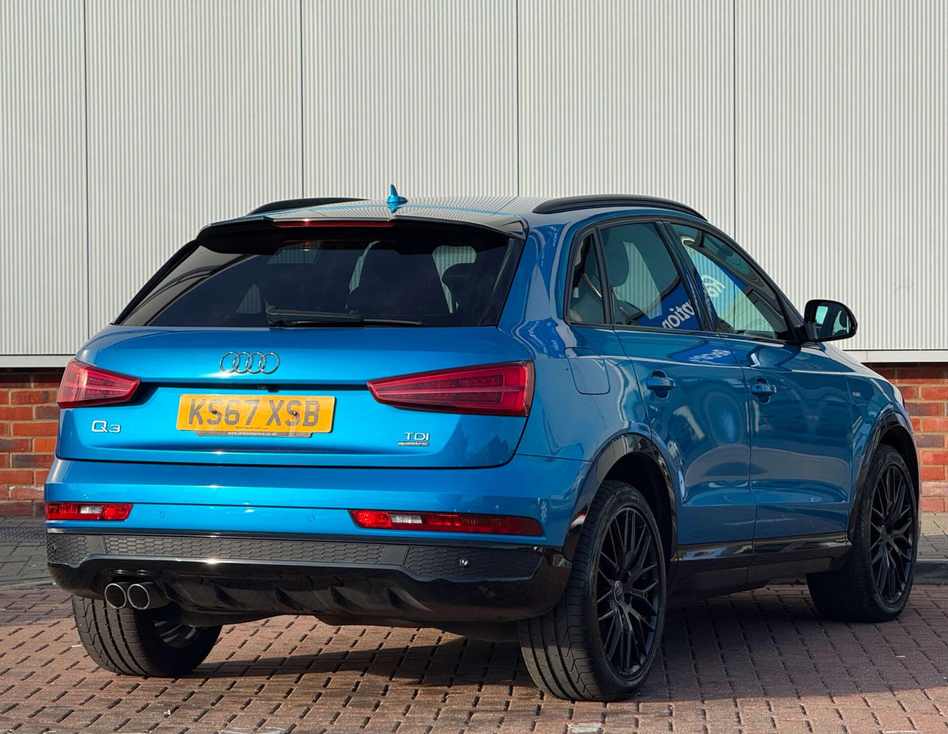 Audi Q3 view 7